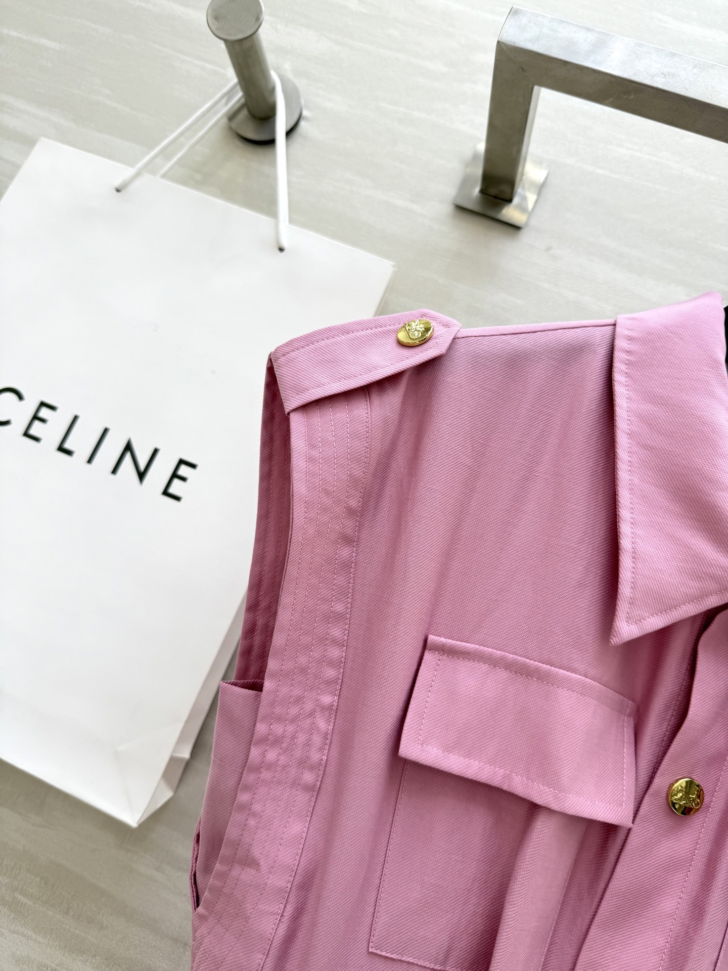 #Celin♡²⁵老钱风 风衣式连衣裙 高腰收腰设计超绝 穿上瞬间勾勒出小蛮腰 显瘦效果一流 马甲式设计