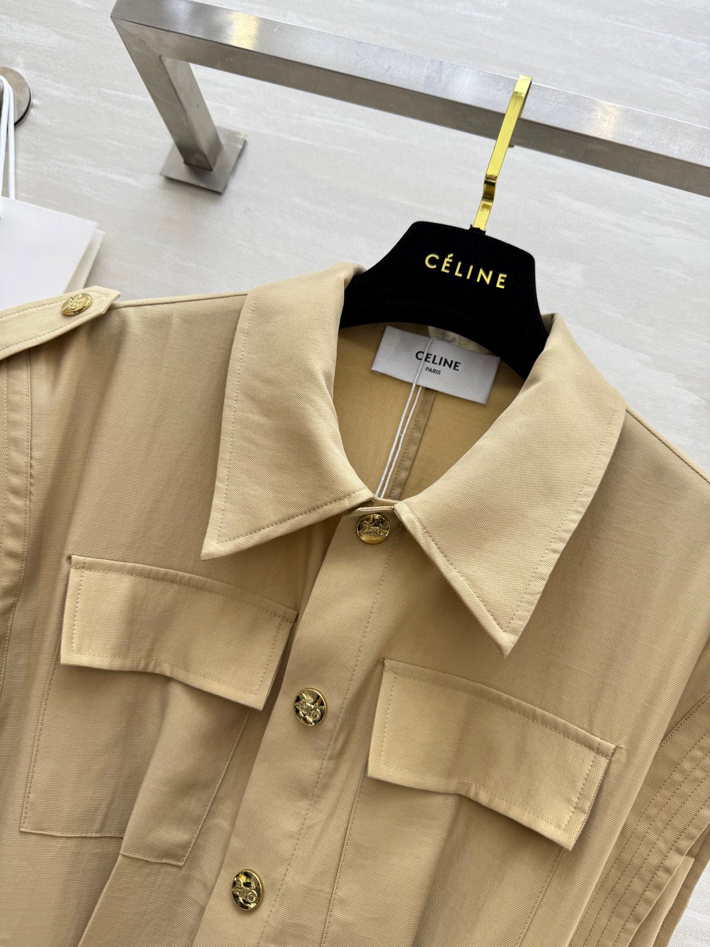 #Celin♡²⁵老钱风 风衣式连衣裙 高腰收腰设计超绝 穿上瞬间勾勒出小蛮腰 显瘦效果一流 马甲式设计