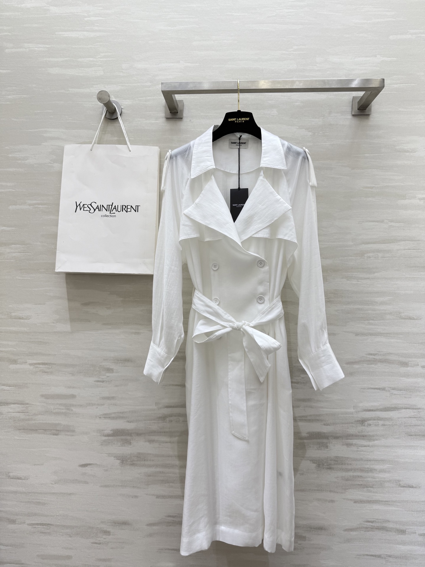 #ysl²⁵春夏新款 天丝风衣 高品质 现货首发size：S/M/L（s码胸围：114， 衣长：114）