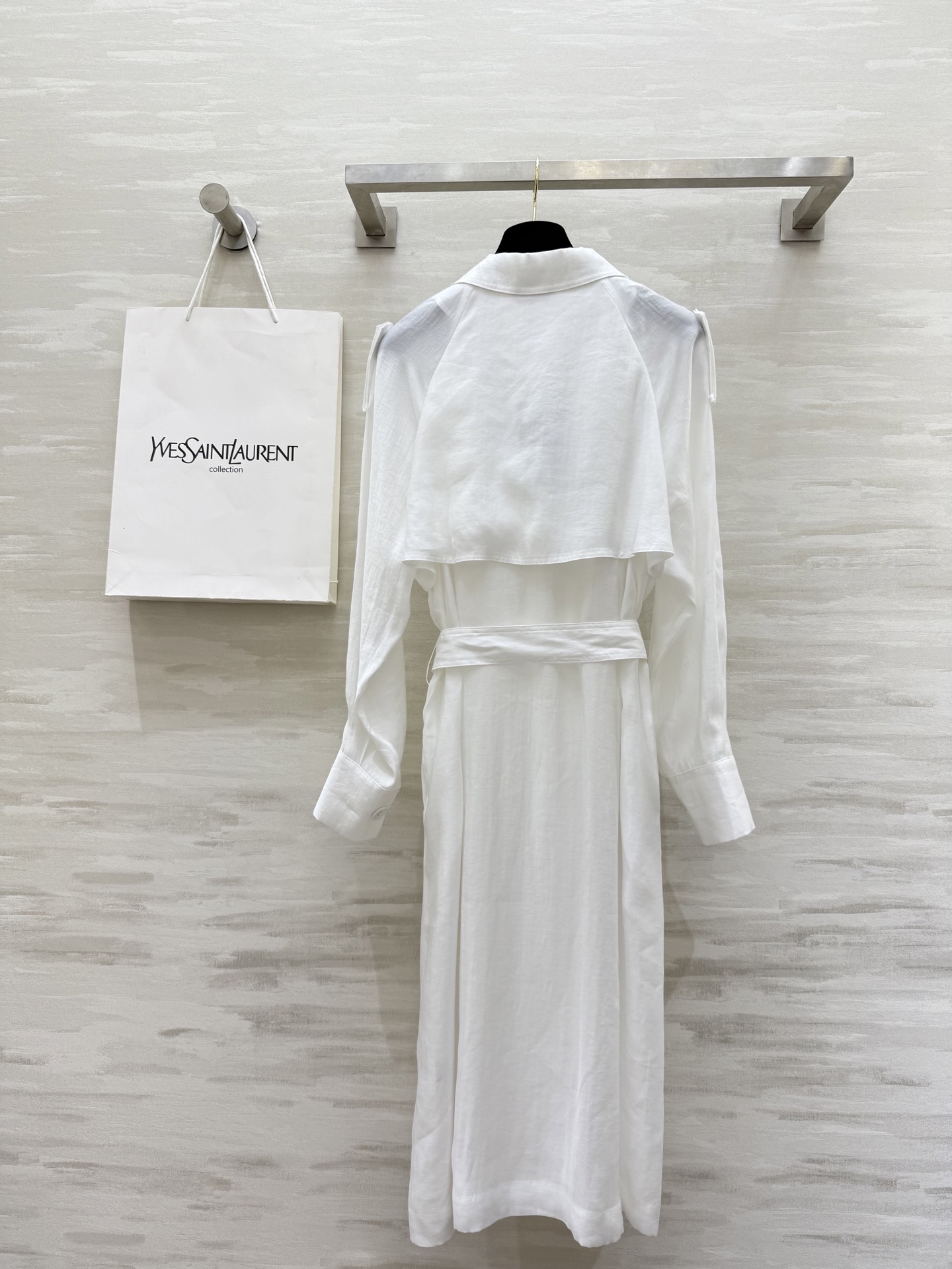 #ysl²⁵春夏新款 天丝风衣 高品质 现货首发size：S/M/L（s码胸围：114， 衣长：114）