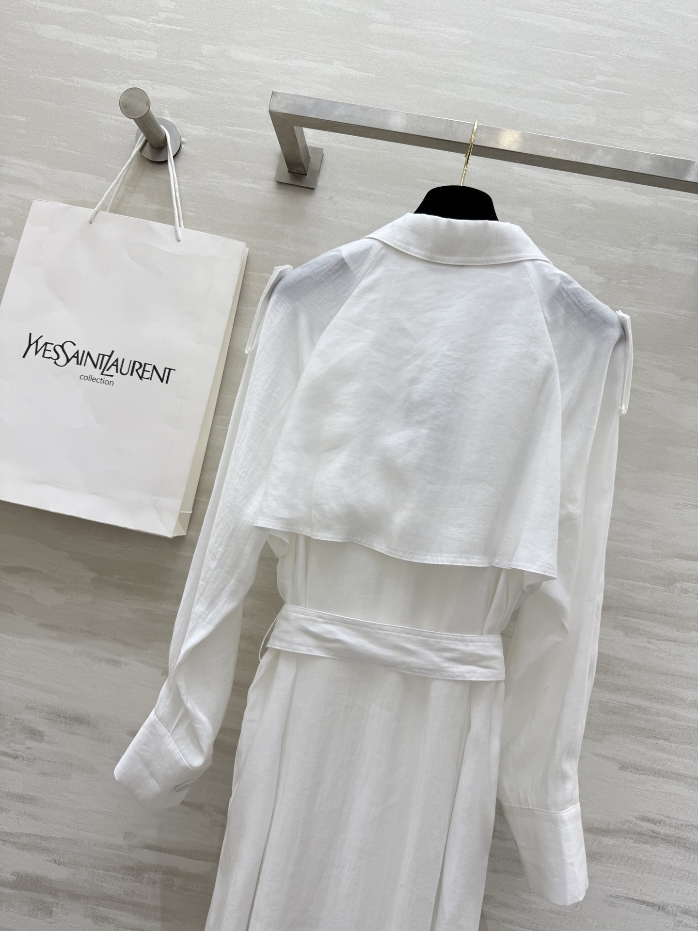 #ysl²⁵春夏新款 天丝风衣 高品质 现货首发size：S/M/L（s码胸围：114， 衣长：114）