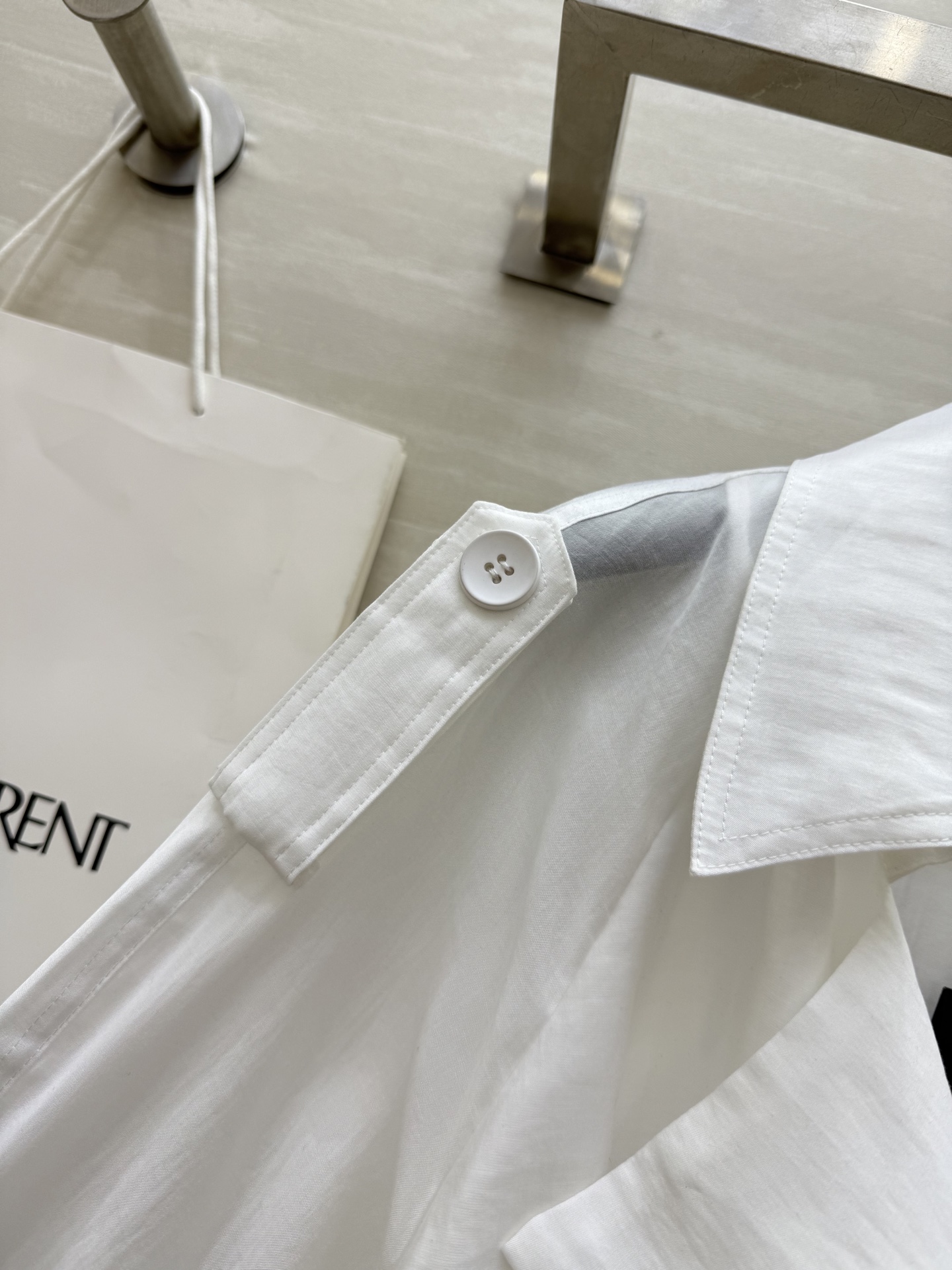#ysl²⁵春夏新款 天丝风衣 高品质 现货首发size：S/M/L（s码胸围：114， 衣长：114）