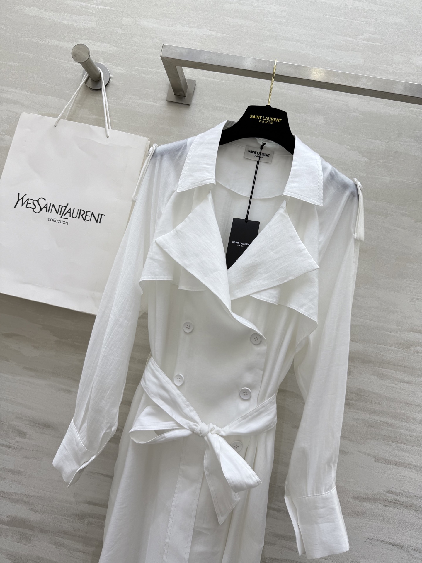 #ysl²⁵春夏新款 天丝风衣 高品质 现货首发size：S/M/L（s码胸围：114， 衣长：114）