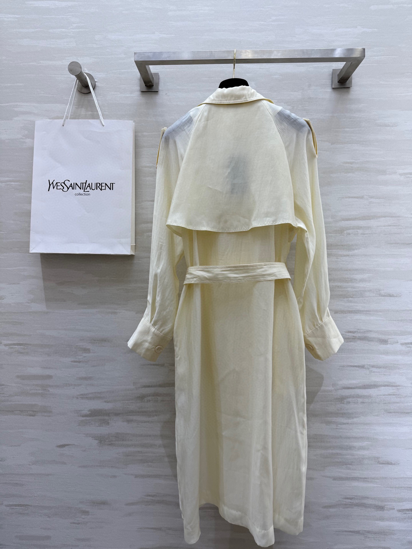 #ysl²⁵春夏新款 天丝风衣 高品质 现货首发size：S/M/L（s码胸围：114， 衣长：114）