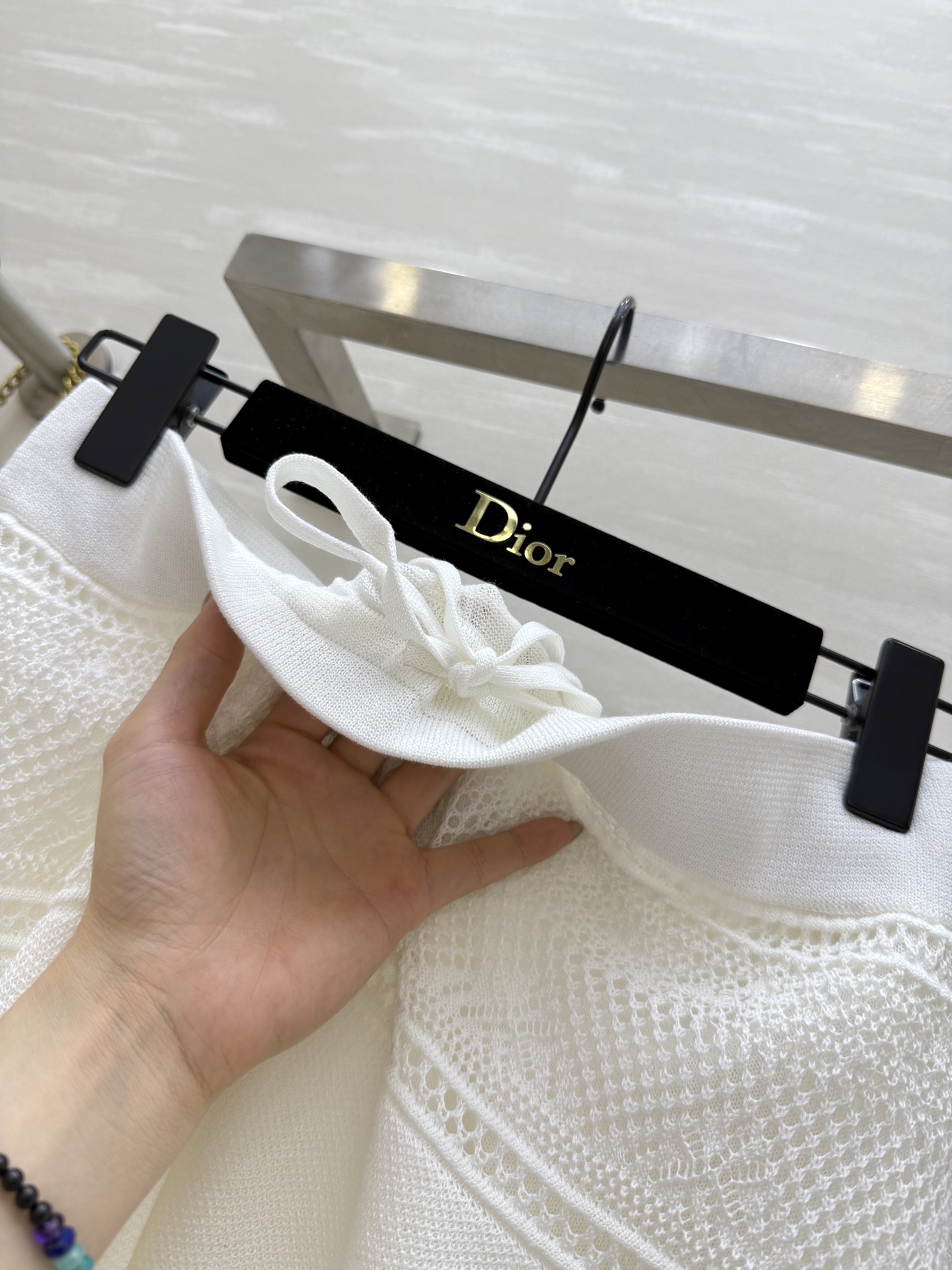 #DIO♡²⁵针织🧶套装裙 圆领设计经典大方修饰颈部线条 短袖款式搭配精致镂空花纹 若隐若现间透出性感与