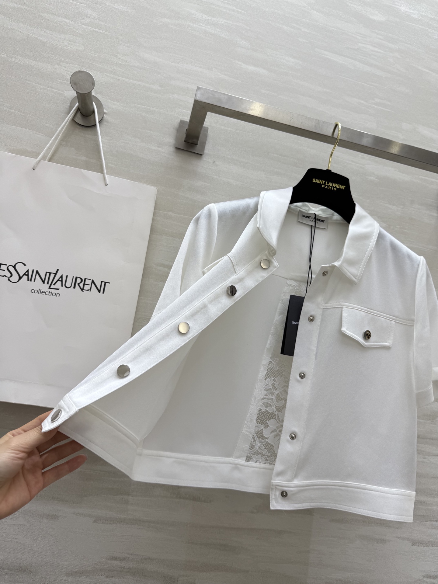 #ysl²⁵新款醋酸短袖衬衣 后背蕾丝拼接点缀精致高级 三醋酸面料奢华有质感 高品质定制 现货首发siz