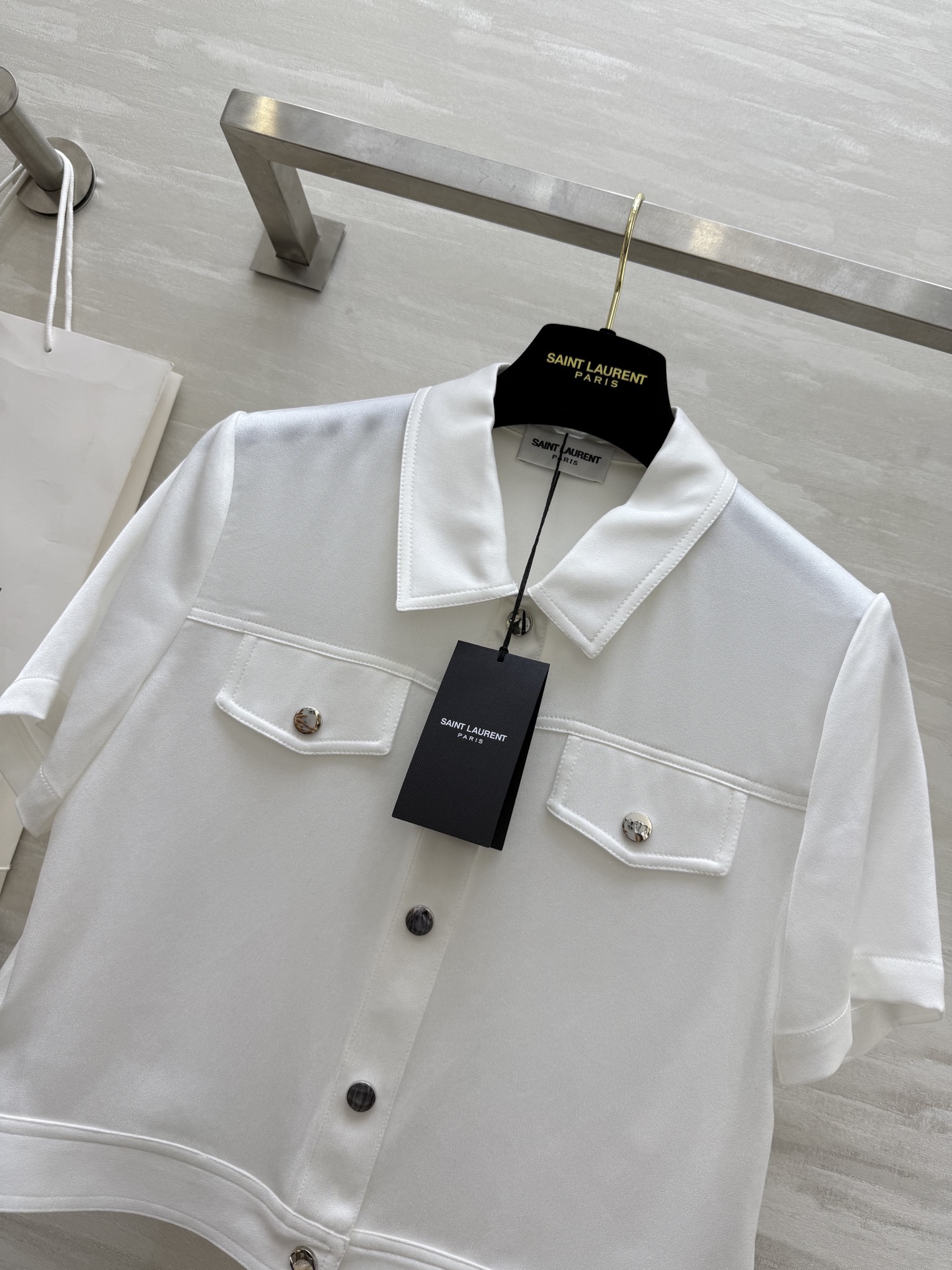 #ysl²⁵新款醋酸短袖衬衣 后背蕾丝拼接点缀精致高级 三醋酸面料奢华有质感 高品质定制 现货首发siz