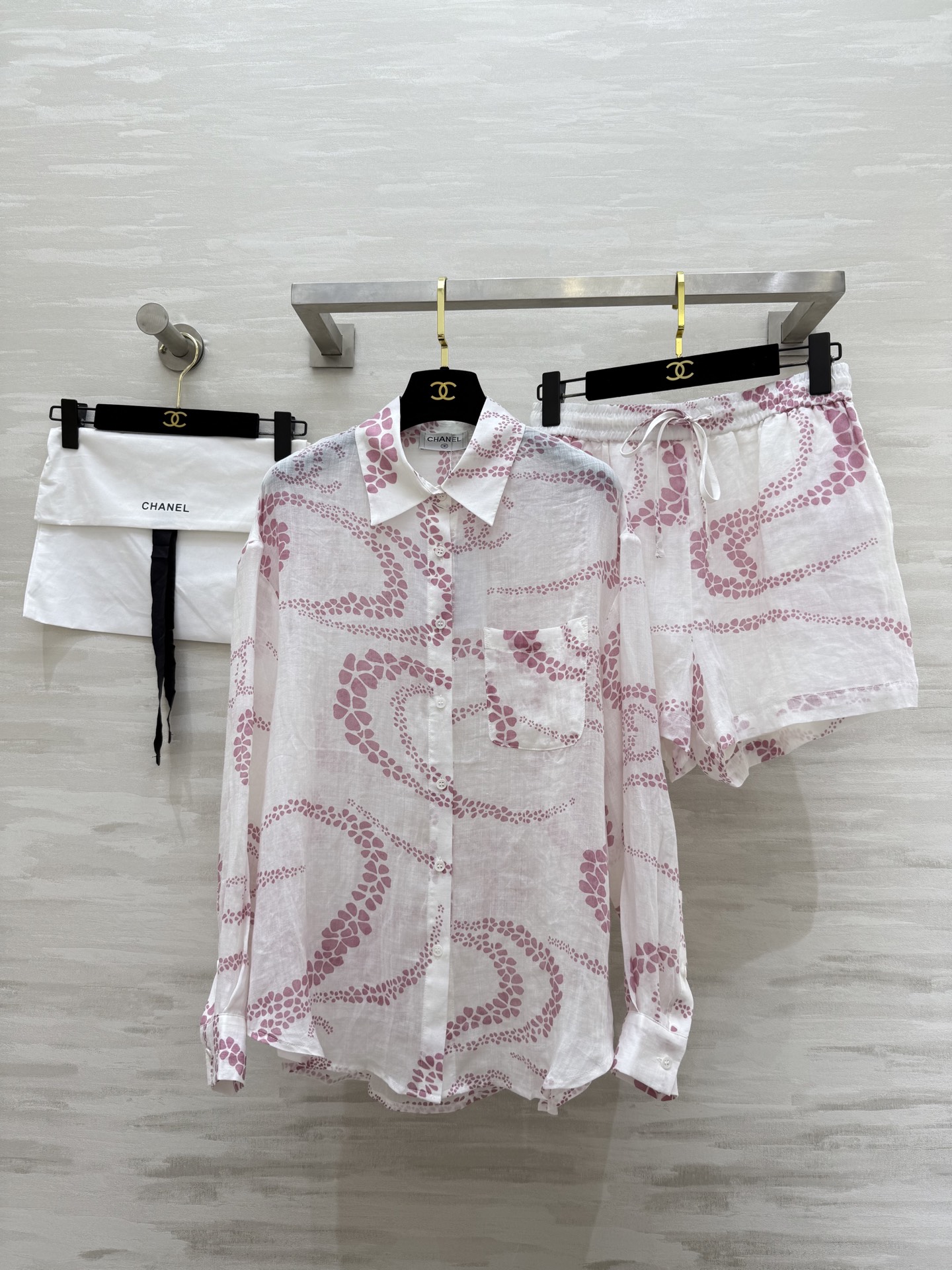 #Chane♡²⁵度假系列⛱️苎麻套装 双C波浪满印 轻薄苎麻亲肤舒适 高品质 现货首发size：36/