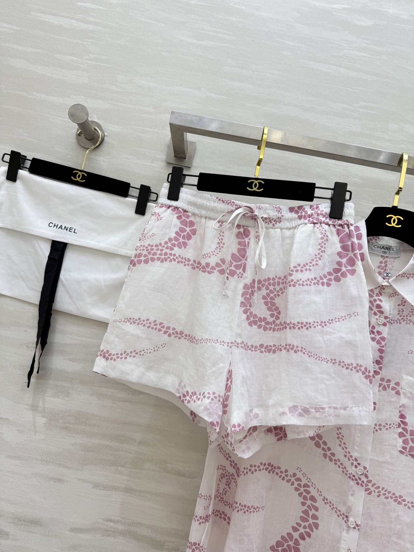 #Chane♡²⁵度假系列⛱️苎麻套装 双C波浪满印 轻薄苎麻亲肤舒适 高品质 现货首发size：36/
