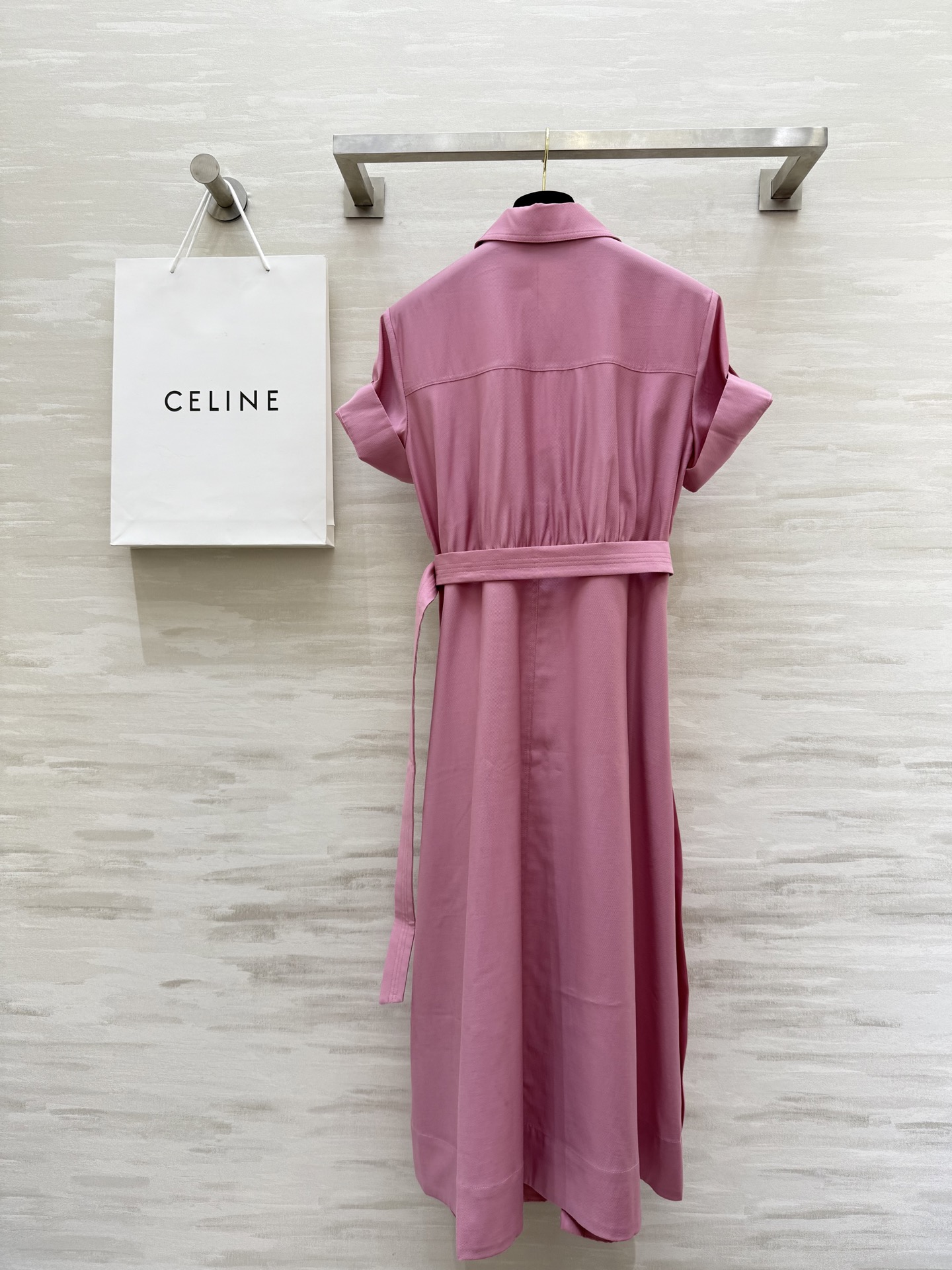 #Celin♡²⁵新款 天丝衬衫式连衣裙 干练利落版型设计上身超显气质 定制天丝面料超亲肤舒适 开模金扣