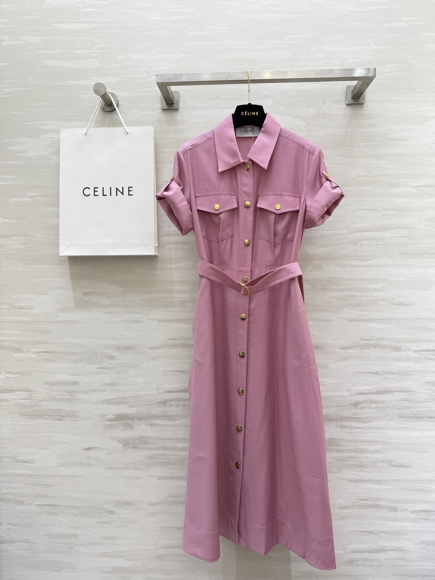 #Celin♡²⁵新款 天丝衬衫式连衣裙 干练利落版型设计上身超显气质 定制天丝面料超亲肤舒适 开模金扣