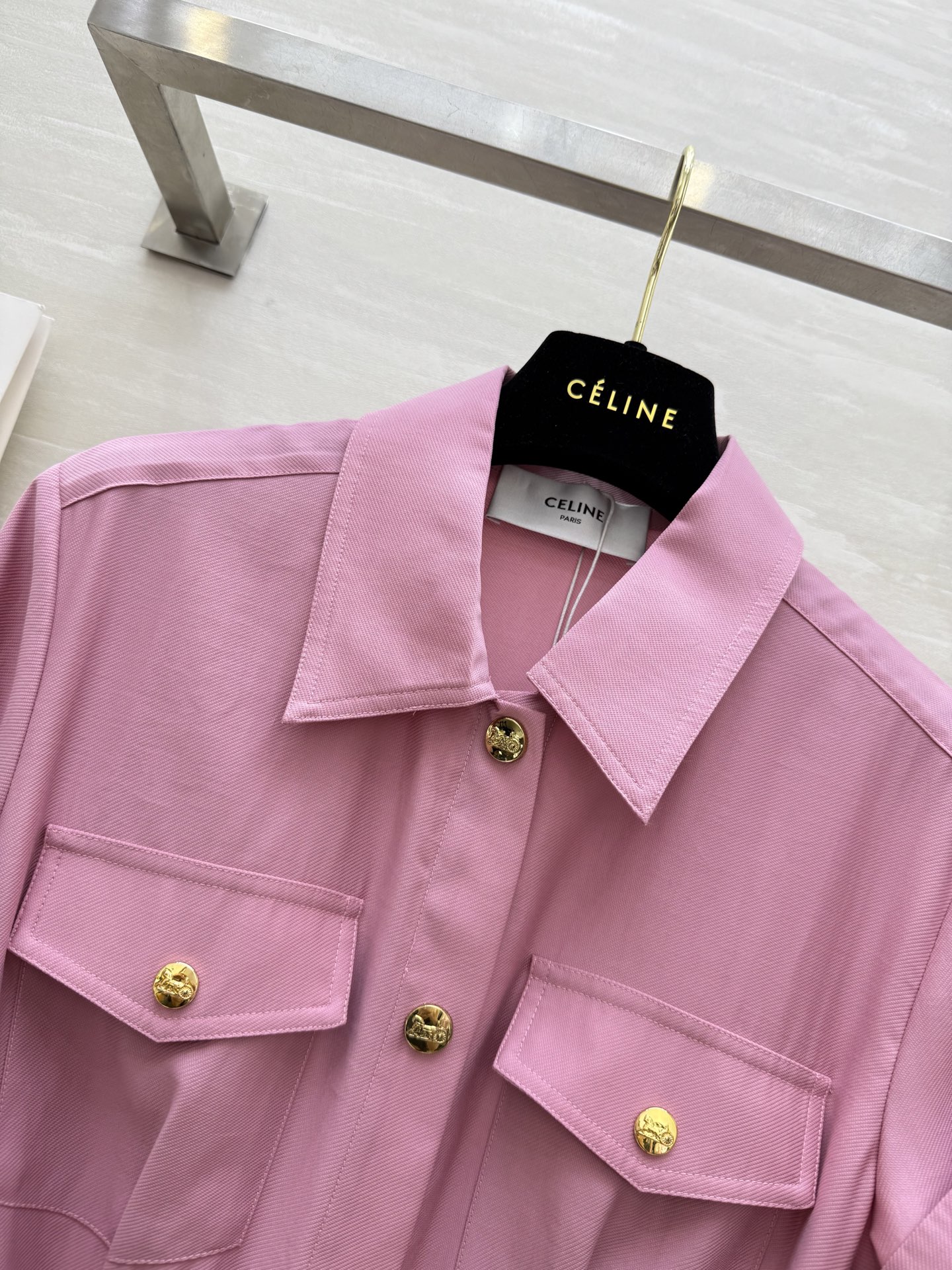 #Celin♡²⁵新款 天丝衬衫式连衣裙 干练利落版型设计上身超显气质 定制天丝面料超亲肤舒适 开模金扣