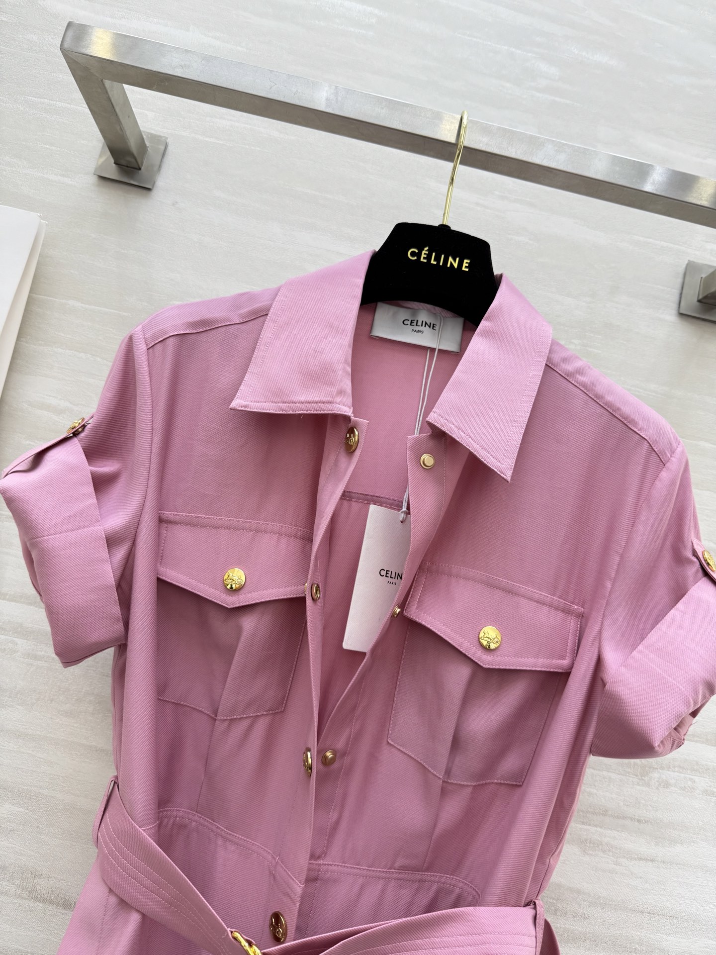#Celin♡²⁵新款 天丝衬衫式连衣裙 干练利落版型设计上身超显气质 定制天丝面料超亲肤舒适 开模金扣