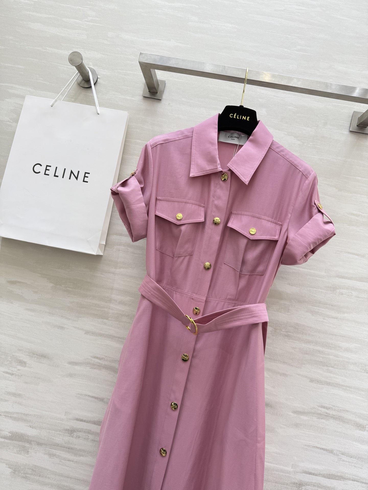#Celin♡²⁵新款 天丝衬衫式连衣裙 干练利落版型设计上身超显气质 定制天丝面料超亲肤舒适 开模金扣