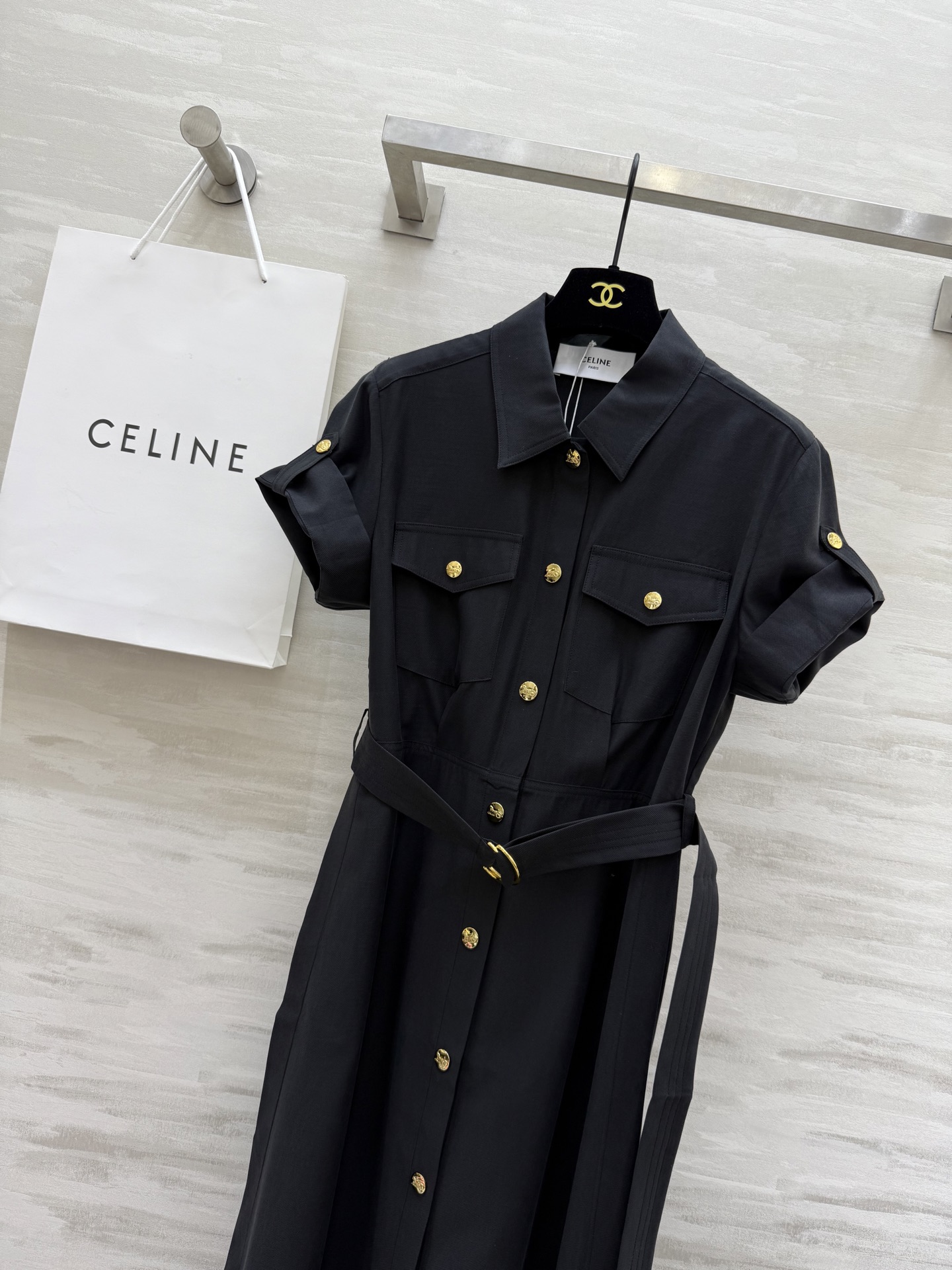 #Celin♡²⁵新款 天丝衬衫式连衣裙 干练利落版型设计上身超显气质 定制天丝面料超亲肤舒适 开模金扣