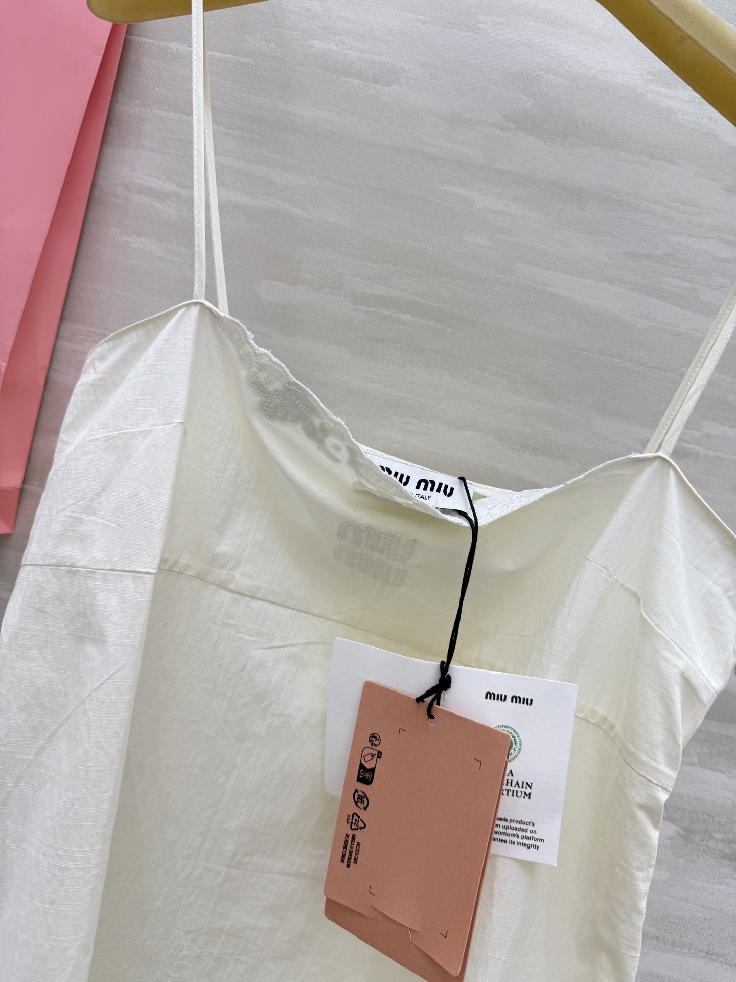 #Miumi♡²⁵新款刺绣竹节吊带裙 高品质定制 现货首发size：S/M/L（）