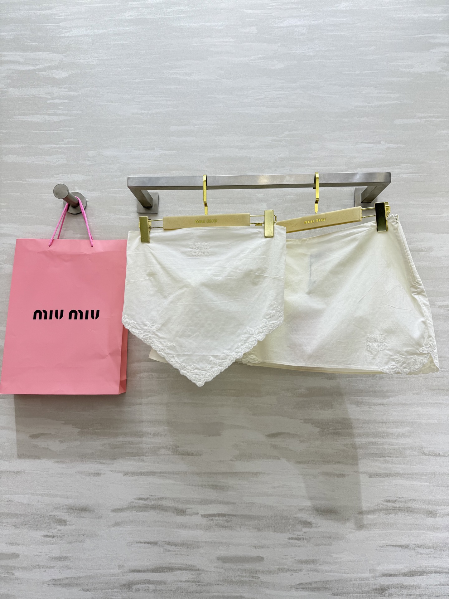 #Miumi♡²⁵新款刺绣竹节绑带抹胸 高品质定制 现货首发size：S/M/L（）