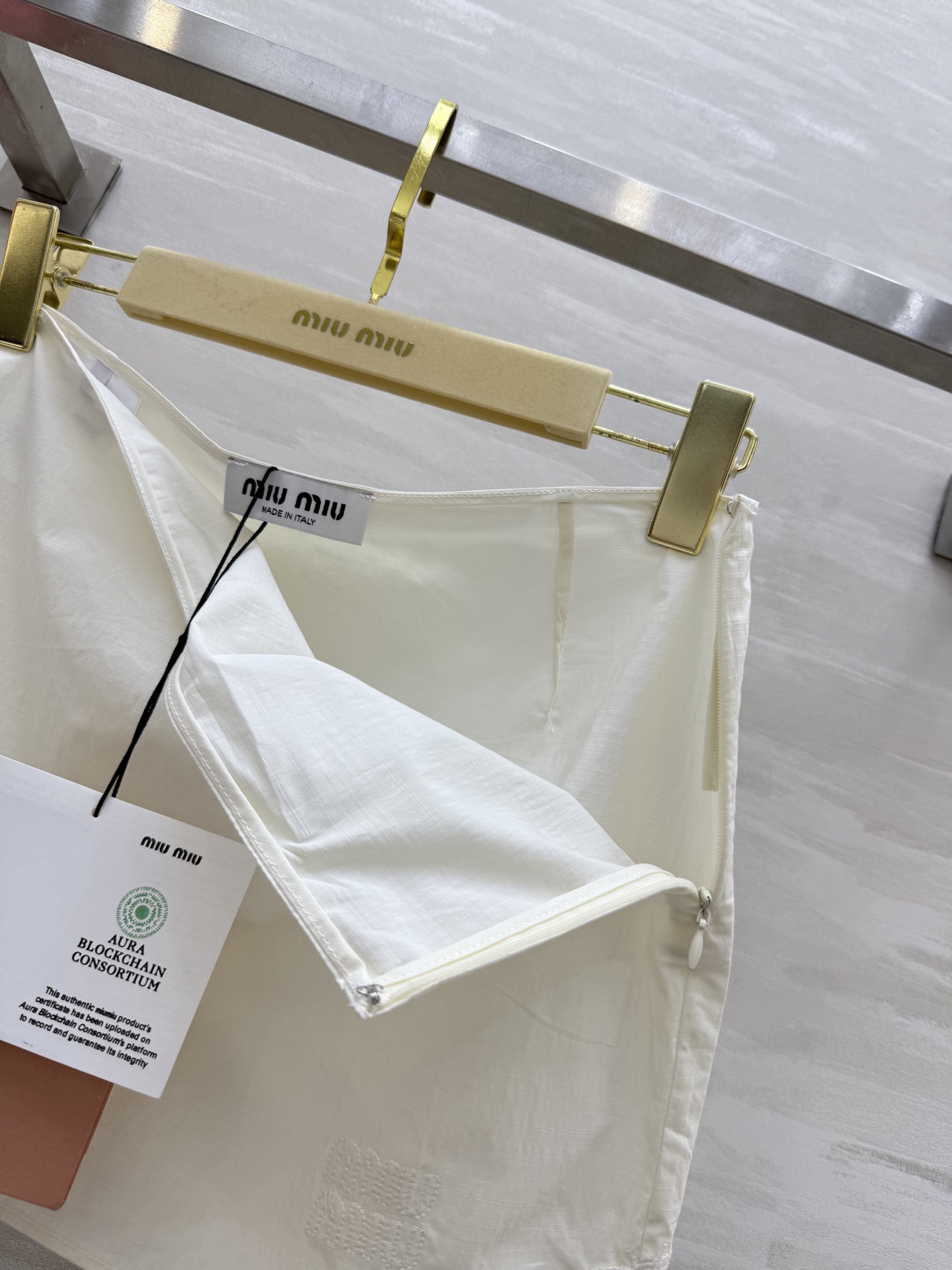 #Miumi♡²⁵新款刺绣竹节半裙 高品质定制 现货首发size：S/M/L（）
