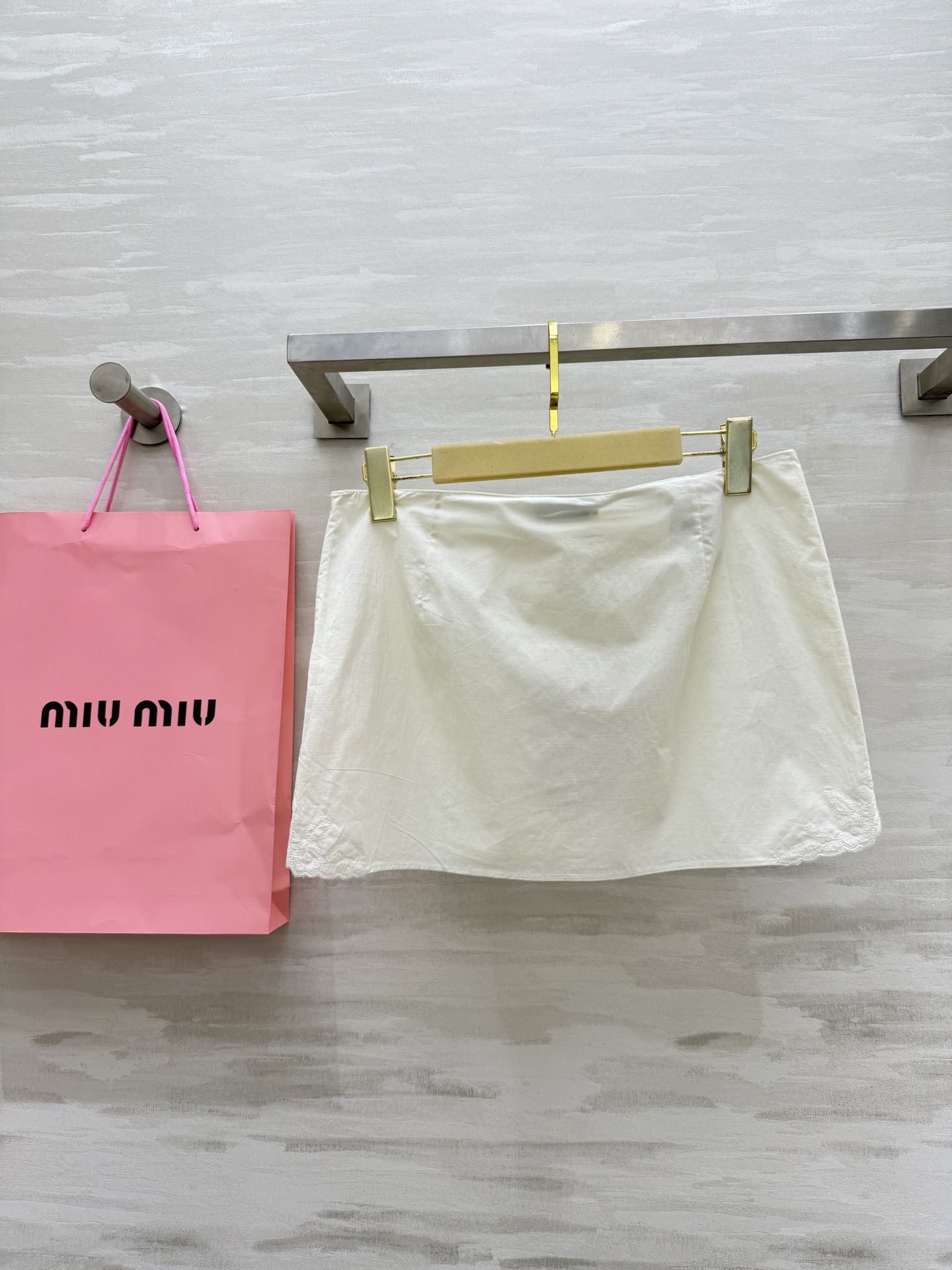 #Miumi♡²⁵新款刺绣竹节半裙 高品质定制 现货首发size：S/M/L（）