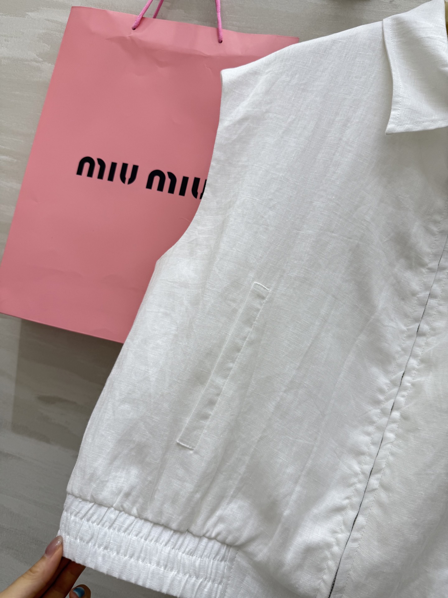 #Miumi♡²⁵新款亚麻套装 休闲廓形马甲外套搭配百褶小短裙 百搭不挑人非常好穿  定位字母贴布绣花设