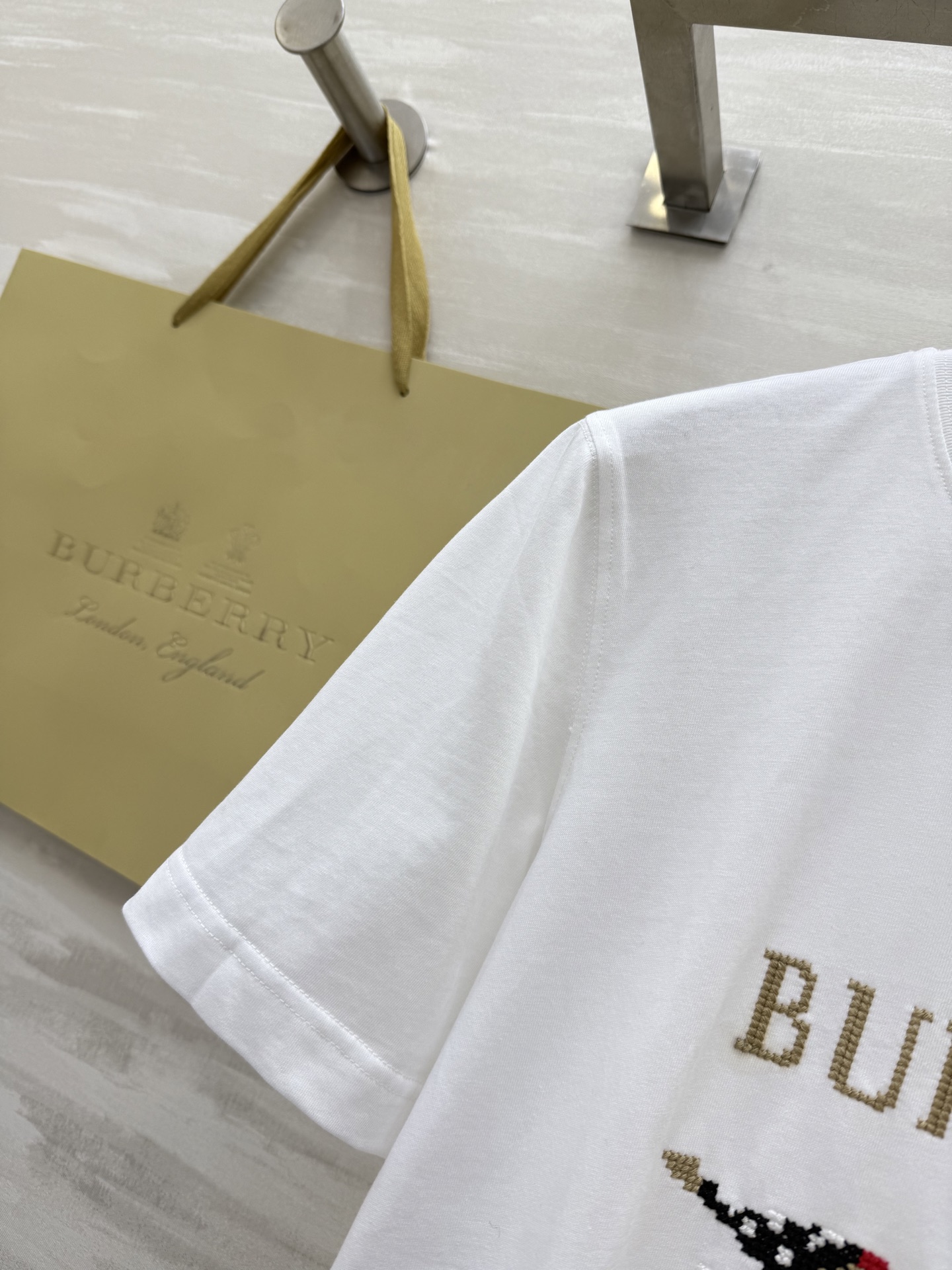 #Burberr♡²⁵重工战马十字绣短袖T恤 高品质定制 现货首发size：S/M/L/XL/XXL（s