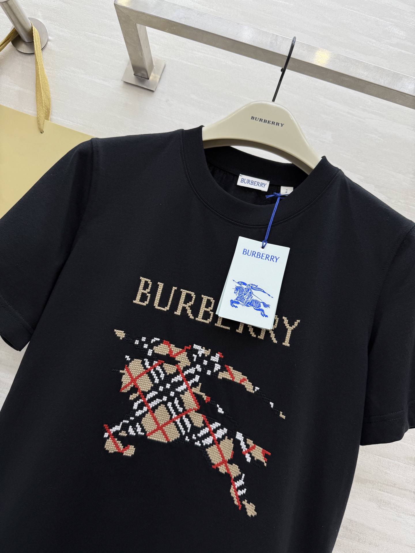 #Burberr♡²⁵重工战马十字绣短袖T恤 高品质定制 现货首发size：S/M/L/XL/XXL（s