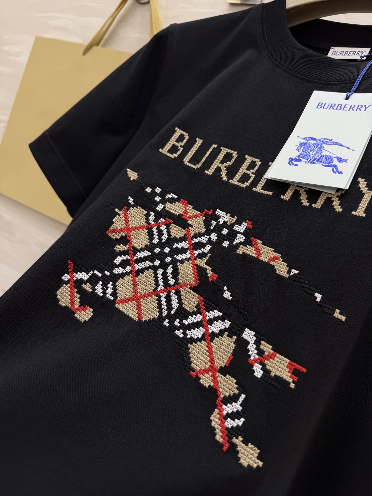 #Burberr♡²⁵重工战马十字绣短袖T恤 高品质定制 现货首发size：S/M/L/XL/XXL（s