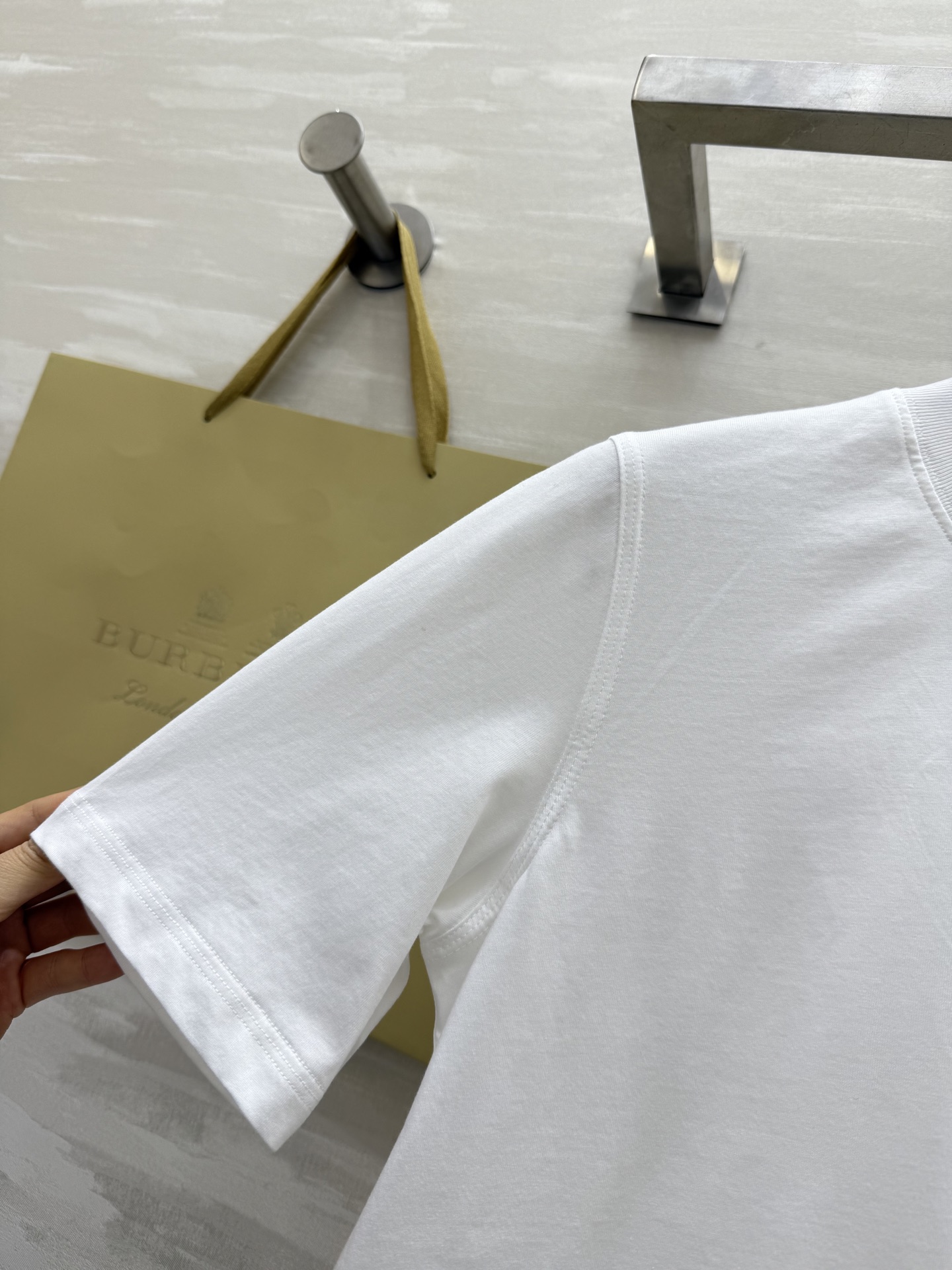 #Burberr♡²⁵重工战马小logo刺绣🪡短袖T恤 高品质定制 现货首发size：S/M/L/XL/