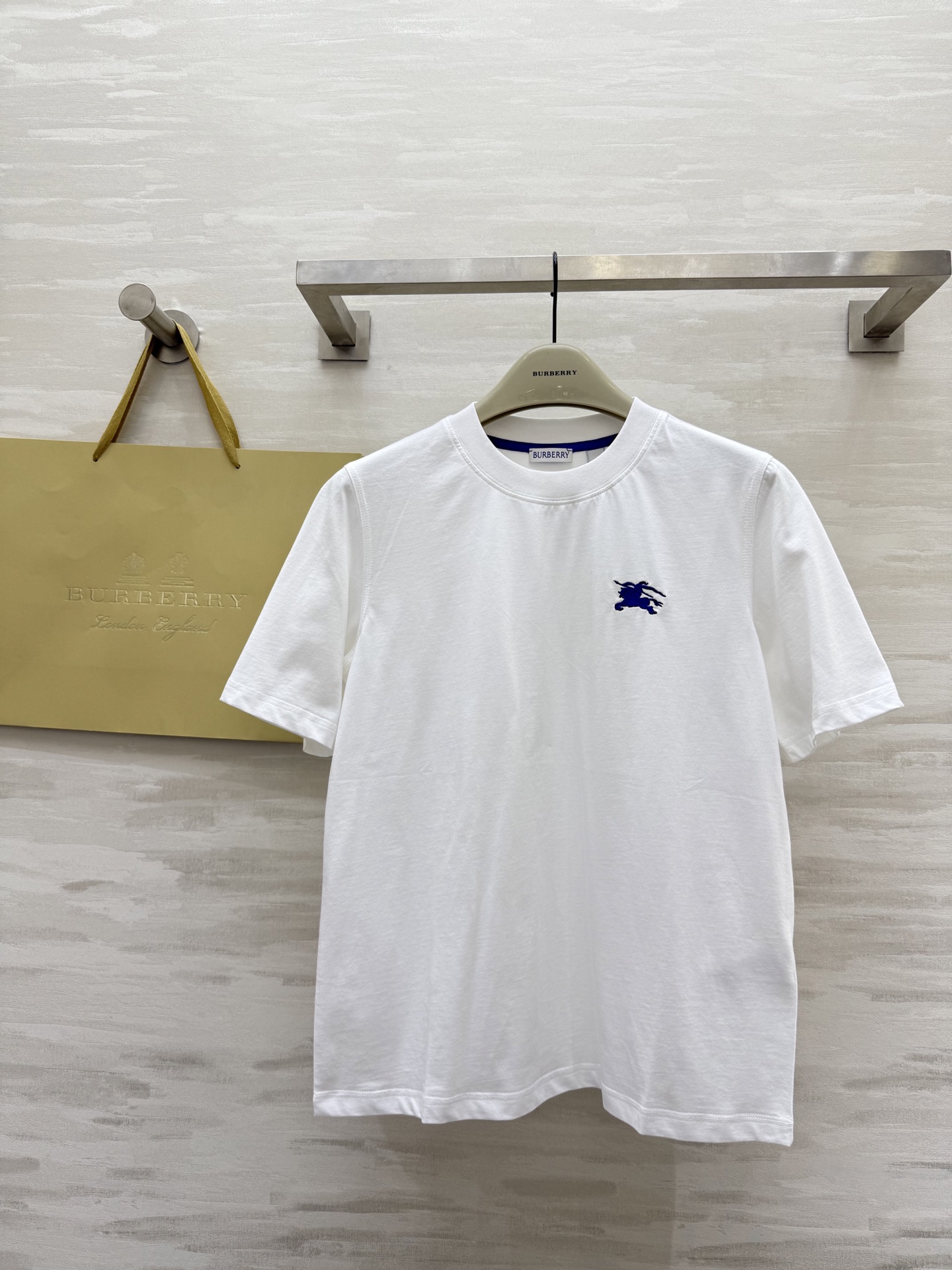 #Burberr♡²⁵重工战马小logo刺绣🪡短袖T恤 高品质定制 现货首发size：S/M/L/XL/