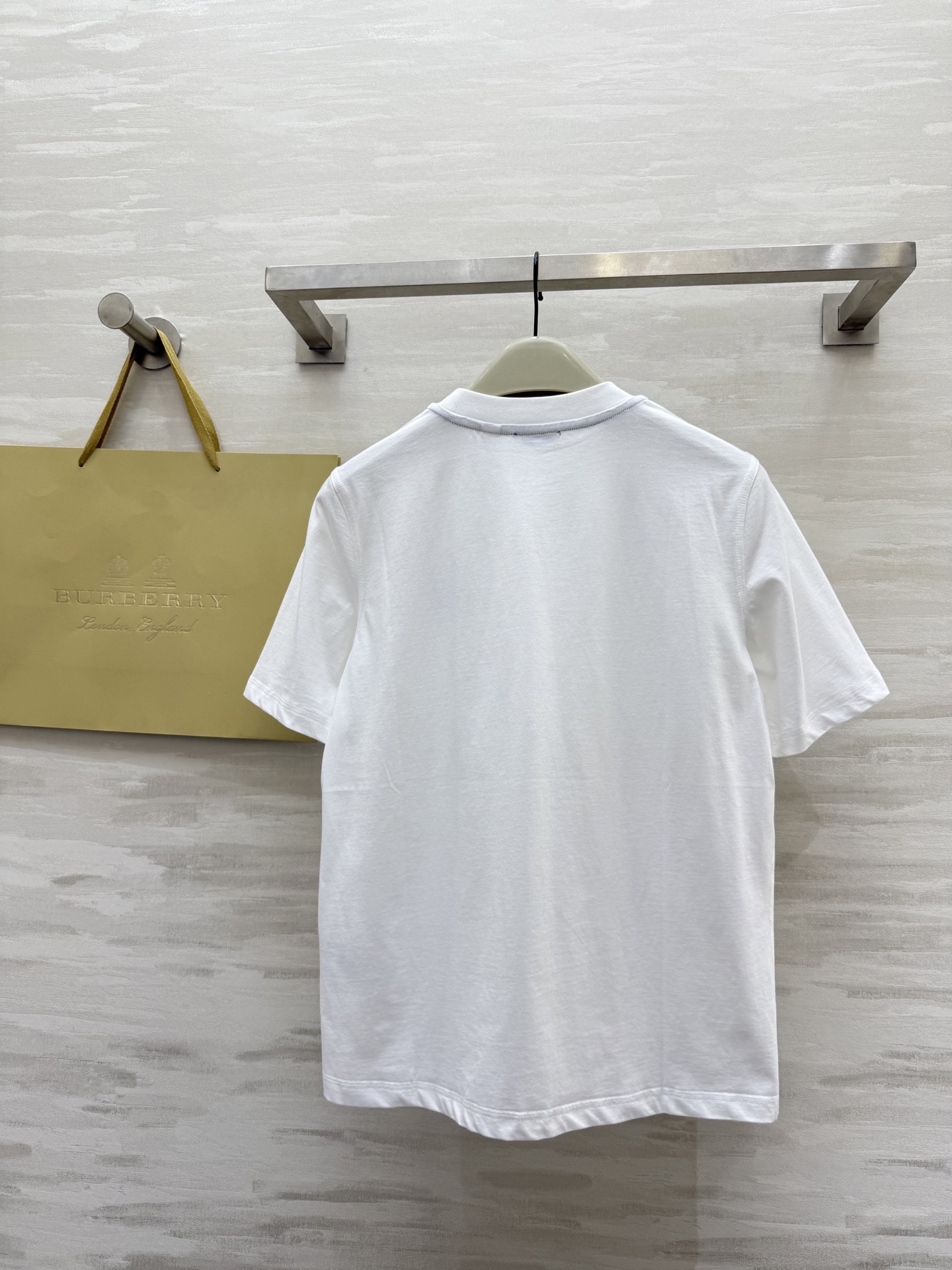 #Burberr♡²⁵重工战马小logo刺绣🪡短袖T恤 高品质定制 现货首发size：S/M/L/XL/