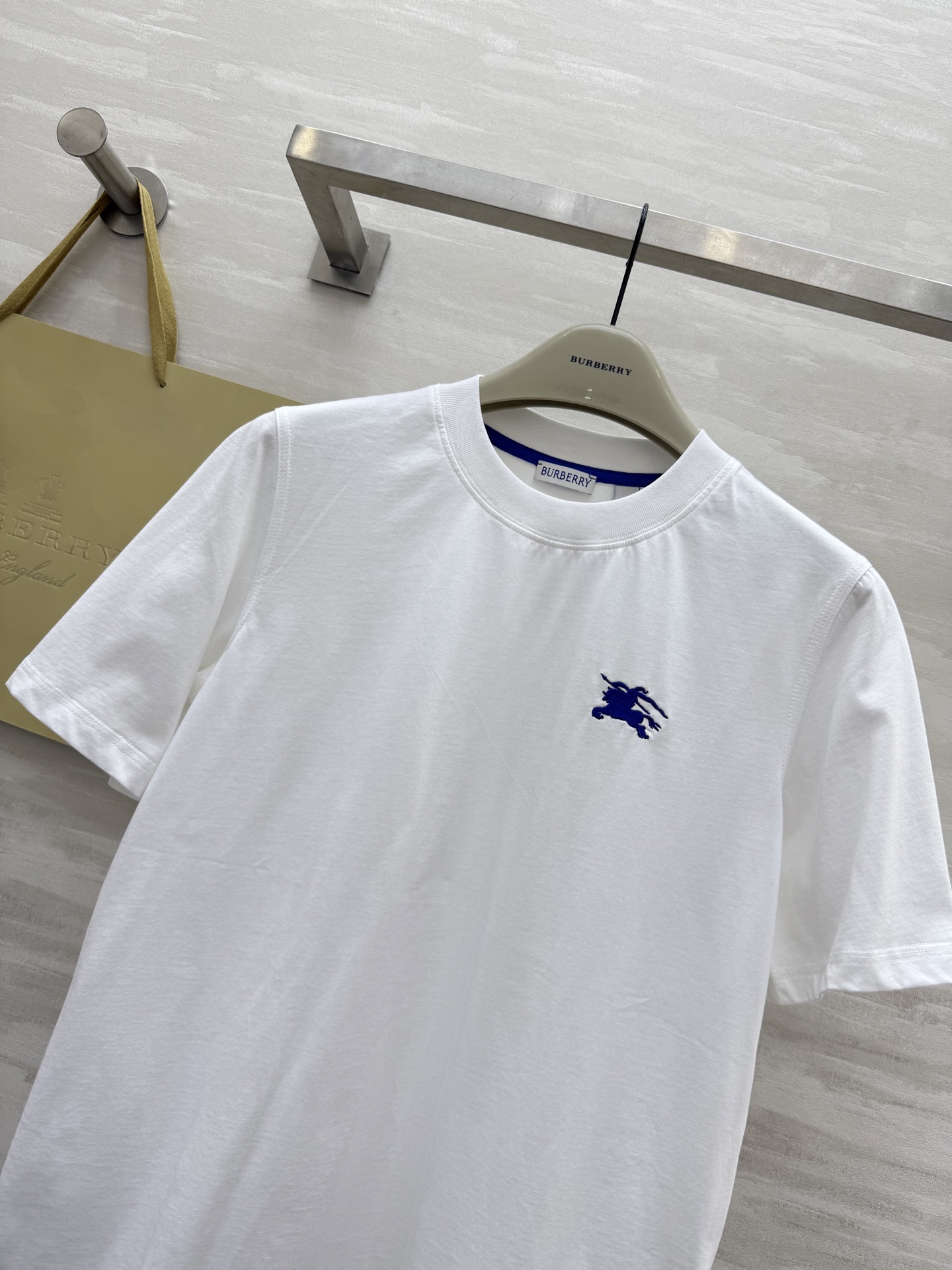 #Burberr♡²⁵重工战马小logo刺绣🪡短袖T恤 高品质定制 现货首发size：S/M/L/XL/