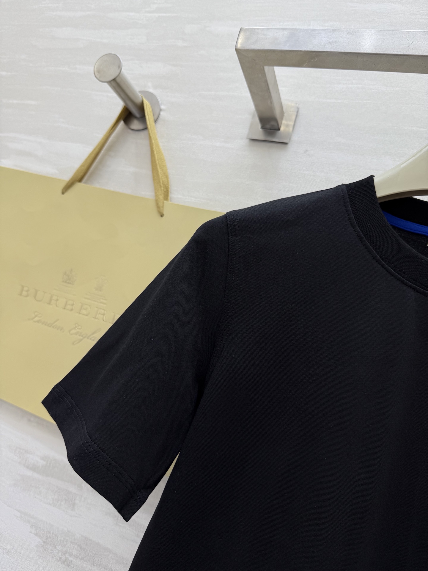 #Burberr♡²⁵重工战马小logo刺绣🪡短袖T恤 高品质定制 现货首发size：S/M/L/XL/