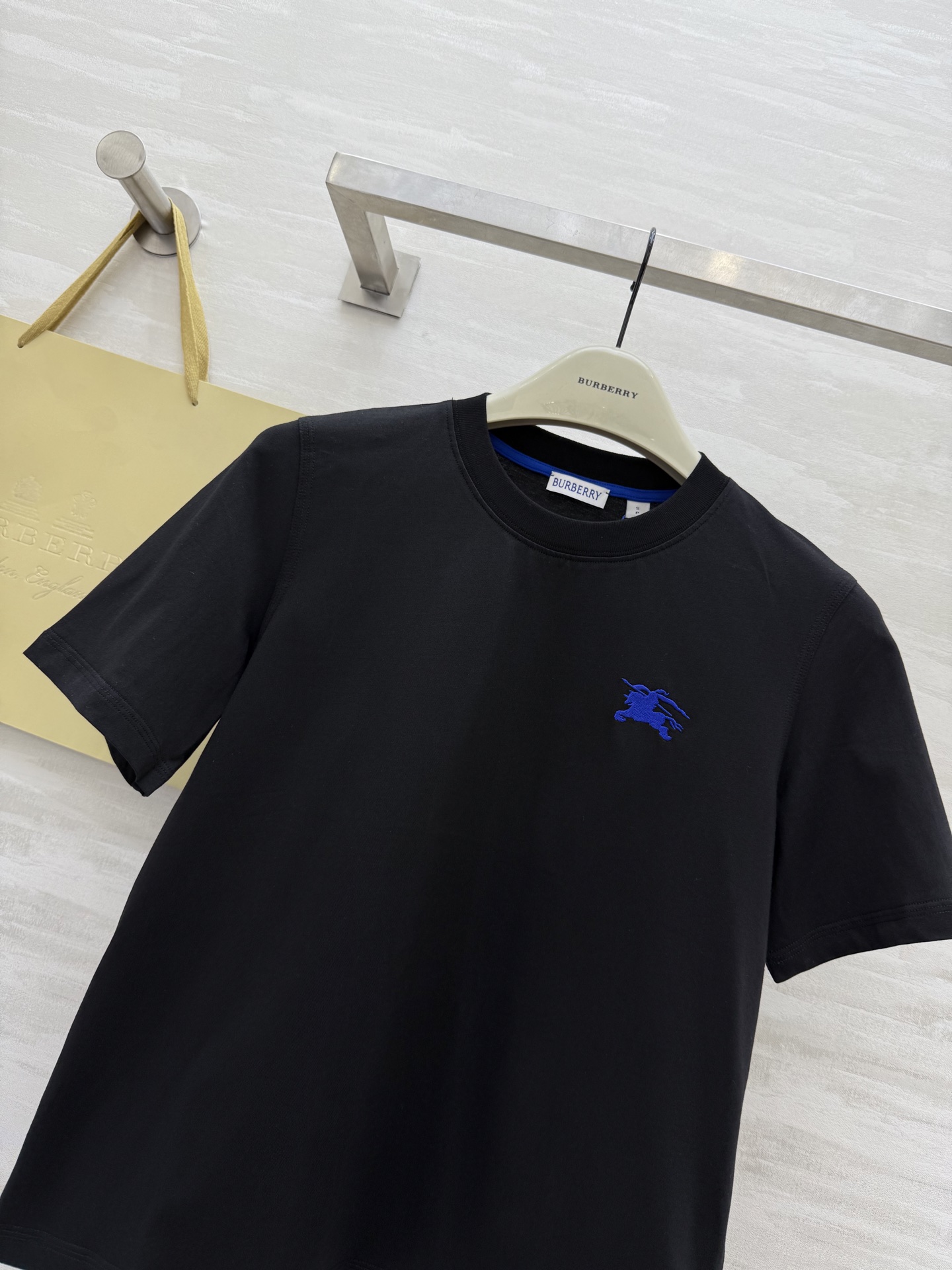 #Burberr♡²⁵重工战马小logo刺绣🪡短袖T恤 高品质定制 现货首发size：S/M/L/XL/