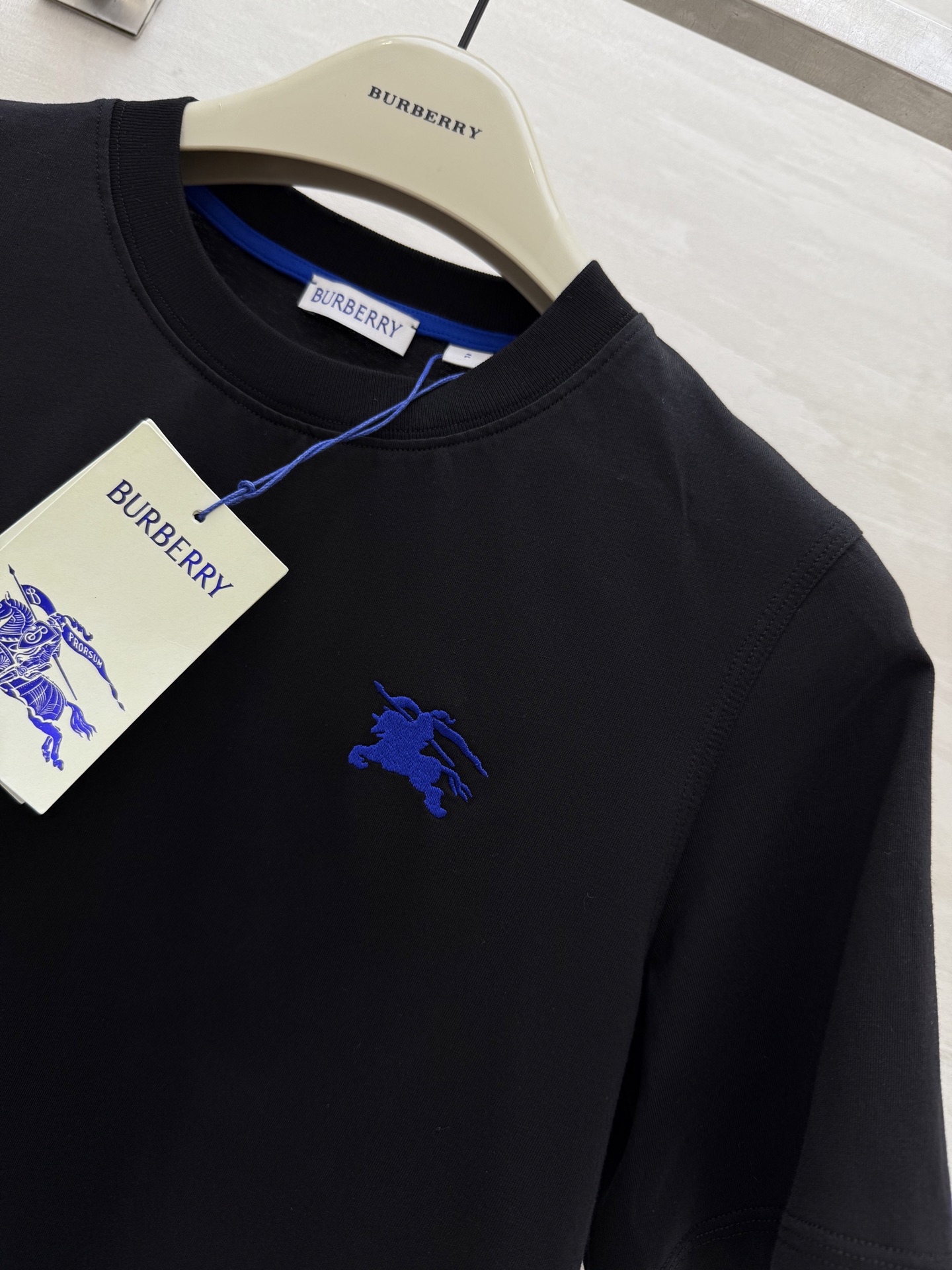 #Burberr♡²⁵重工战马小logo刺绣🪡短袖T恤 高品质定制 现货首发size：S/M/L/XL/