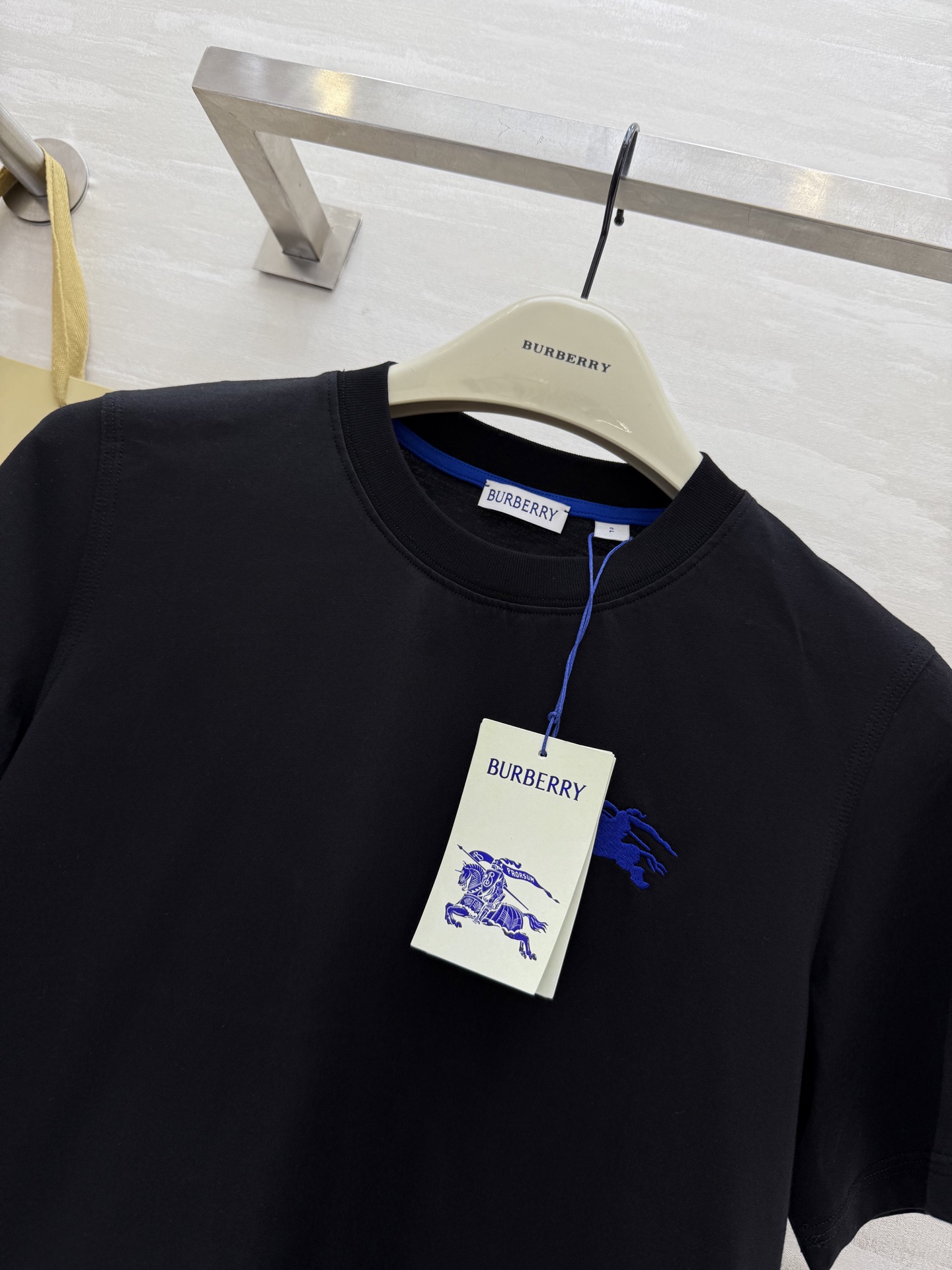 #Burberr♡²⁵重工战马小logo刺绣🪡短袖T恤 高品质定制 现货首发size：S/M/L/XL/