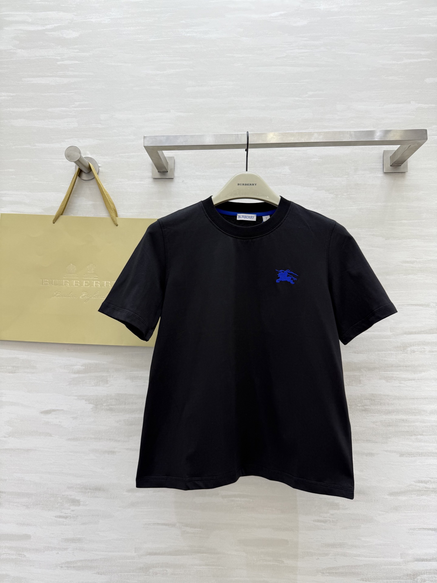 #Burberr♡²⁵重工战马小logo刺绣🪡短袖T恤 高品质定制 现货首发size：S/M/L/XL/