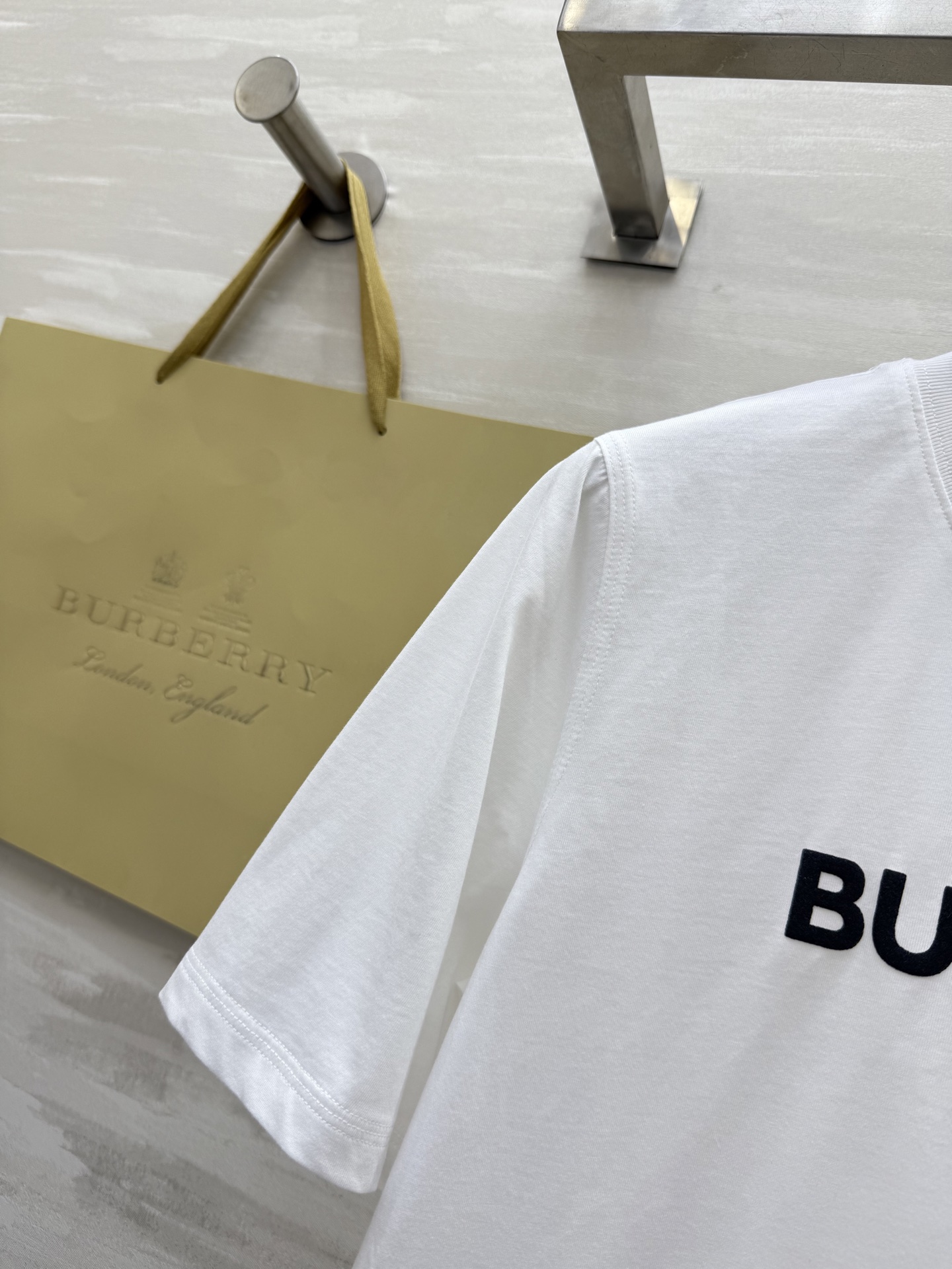 #Burberr♡²⁵logo植绒刺绣🪡短袖T恤 高品质定制 现货首发size：S/M/L/XL/XXL