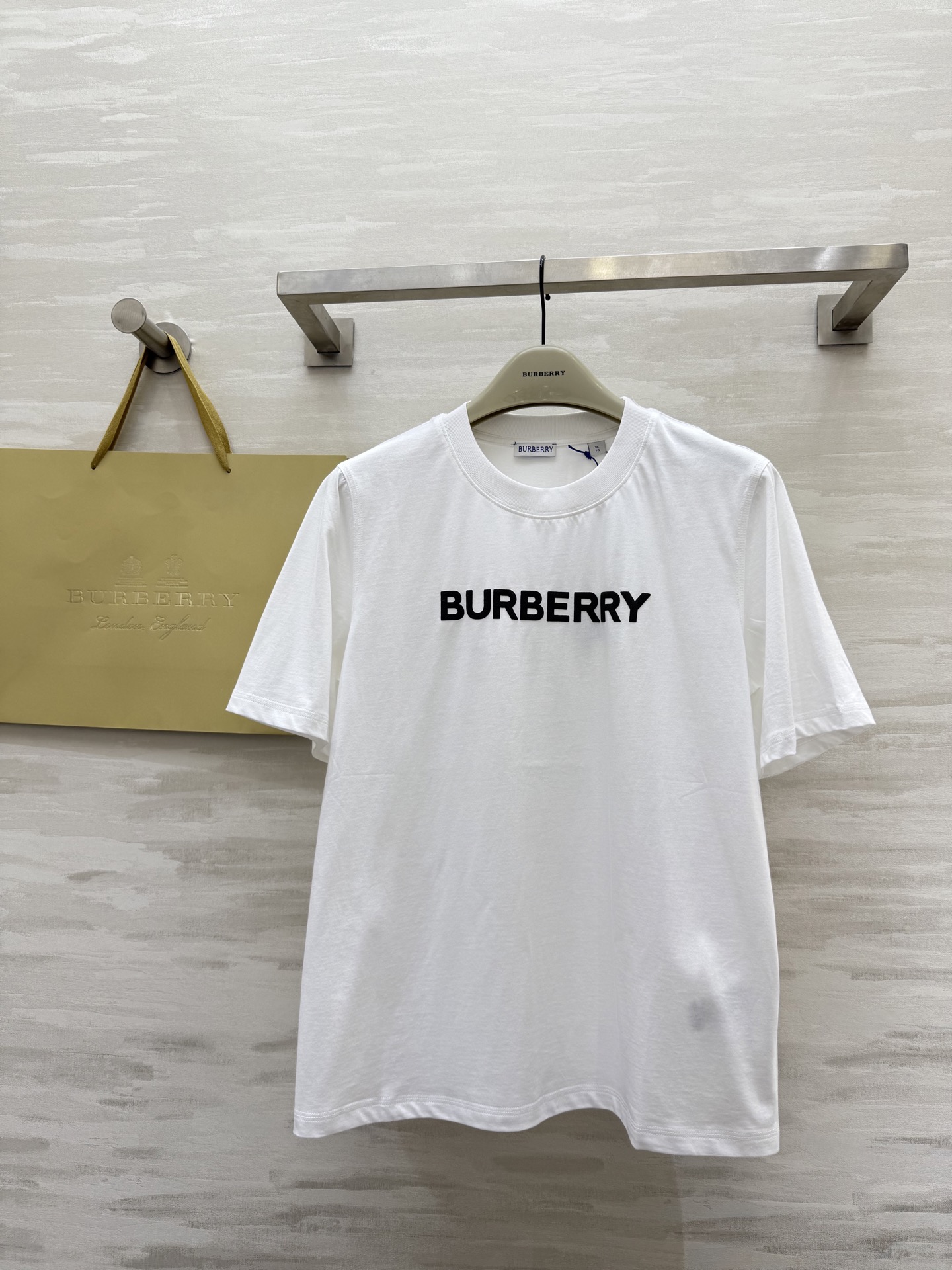 #Burberr♡²⁵logo植绒刺绣🪡短袖T恤 高品质定制 现货首发size：S/M/L/XL/XXL