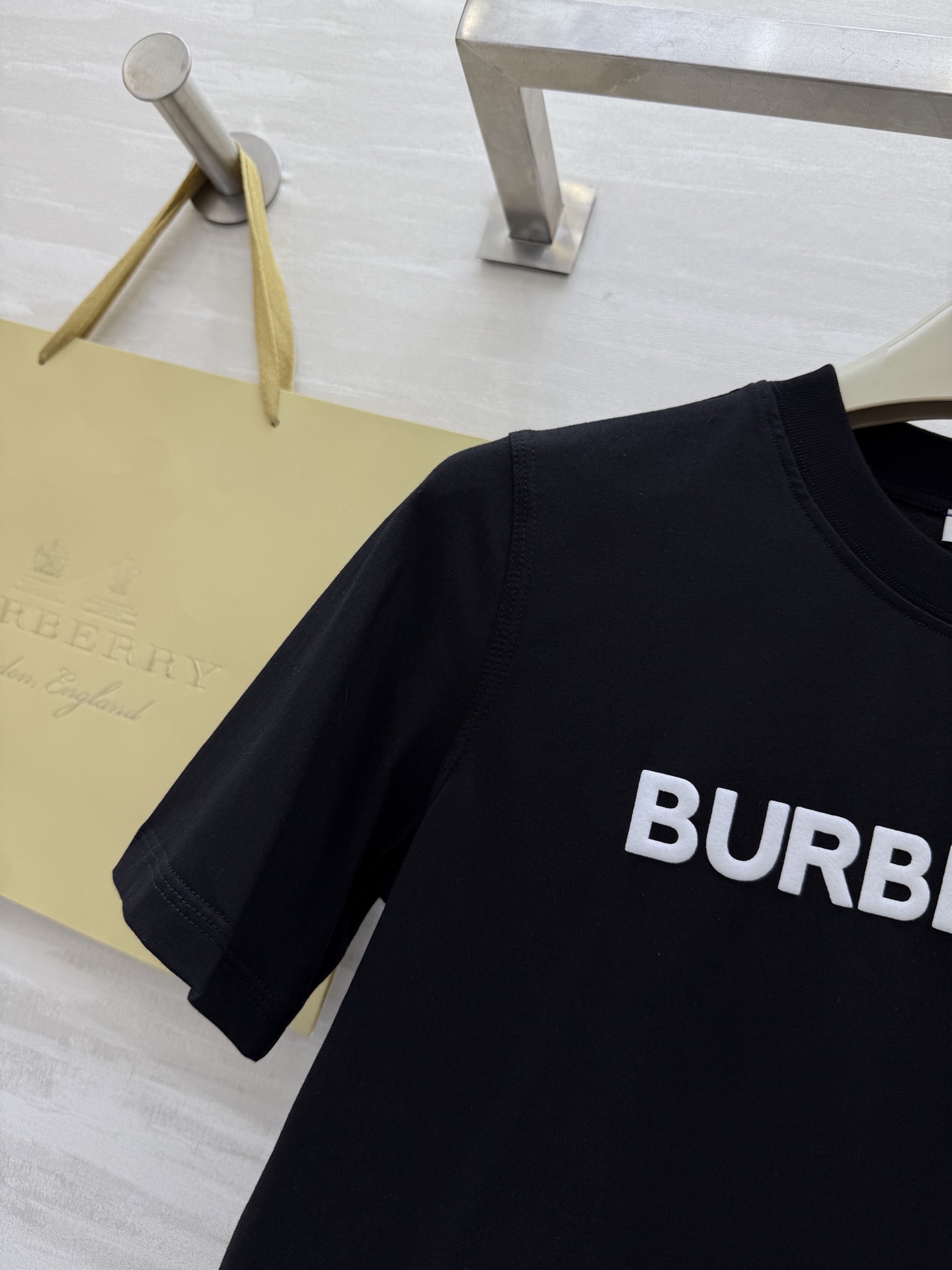 #Burberr♡²⁵logo植绒刺绣🪡短袖T恤 高品质定制 现货首发size：S/M/L/XL/XXL