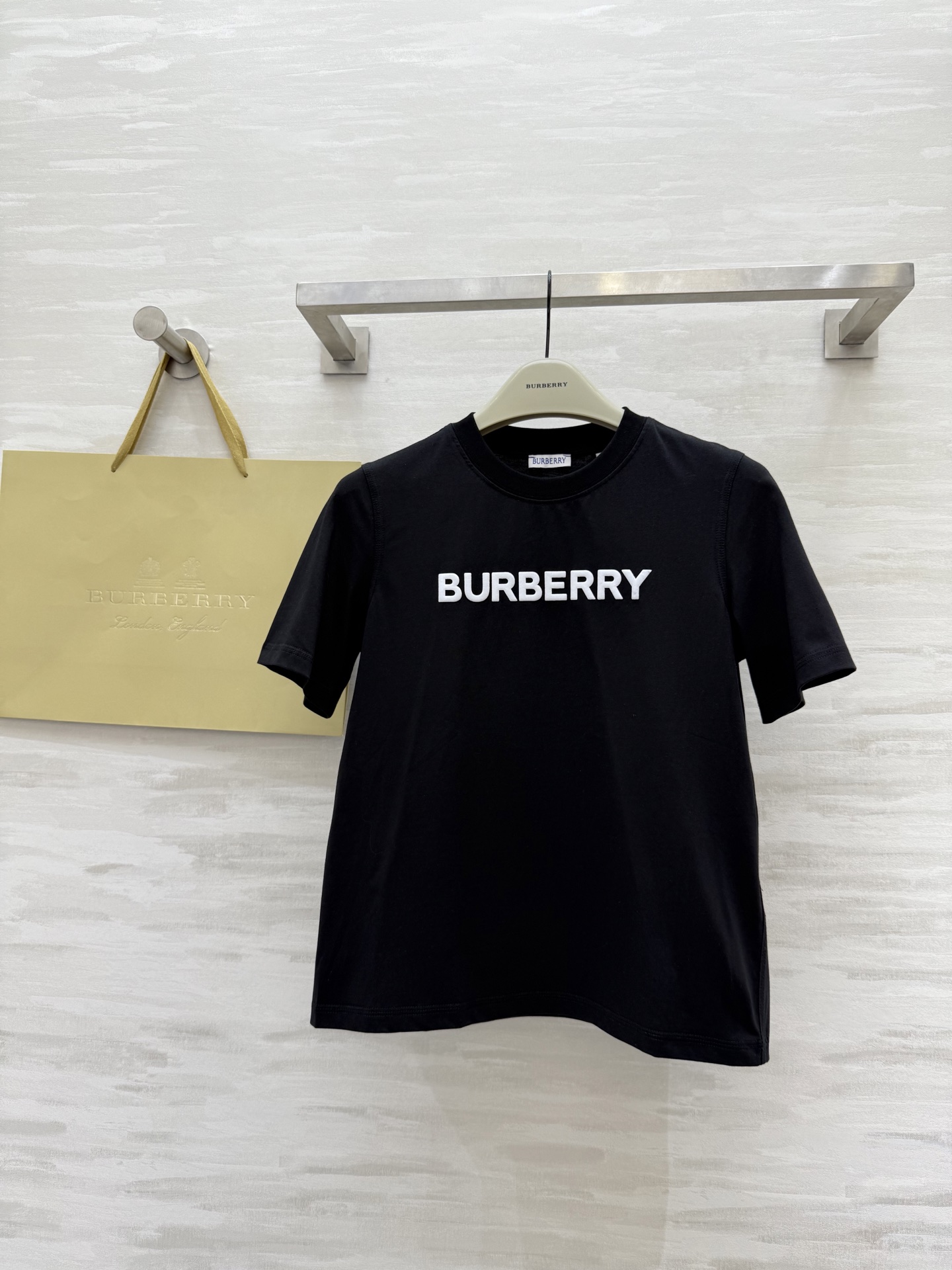 #Burberr♡²⁵logo植绒刺绣🪡短袖T恤 高品质定制 现货首发size：S/M/L/XL/XXL