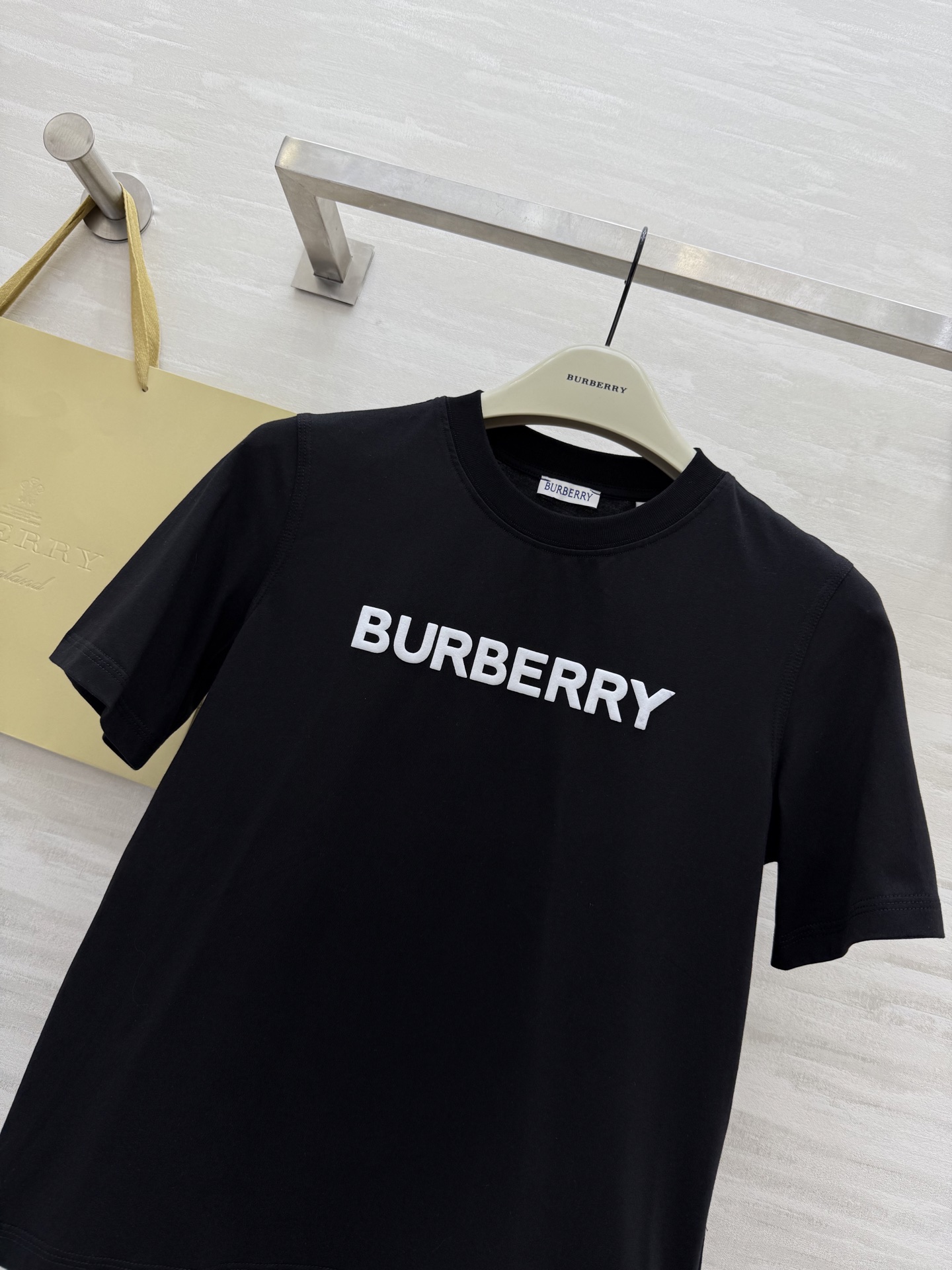 #Burberr♡²⁵logo植绒刺绣🪡短袖T恤 高品质定制 现货首发size：S/M/L/XL/XXL