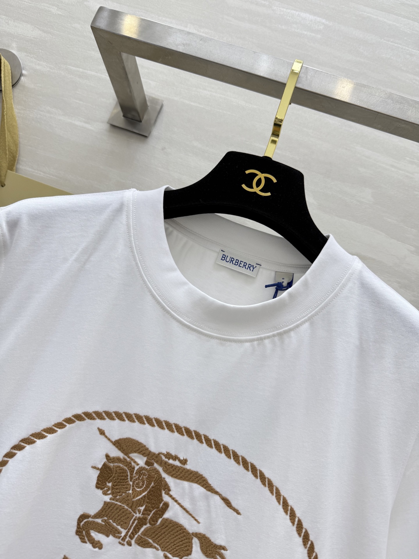 #Burberr♡²⁵新款logo战马刺绣🪡短袖T恤 高品质定制 现货首发size：S/M/L/XL/X