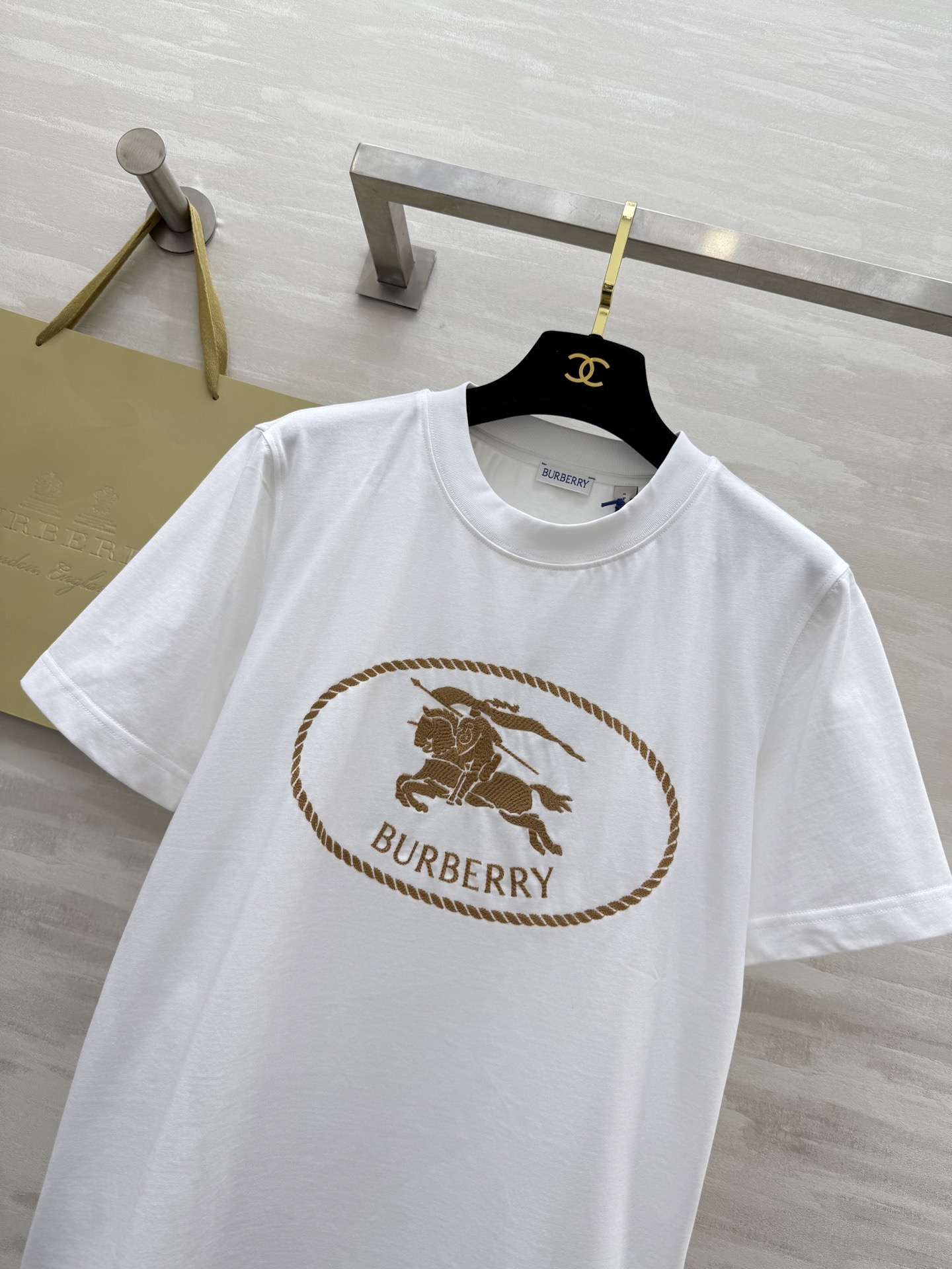 #Burberr♡²⁵新款logo战马刺绣🪡短袖T恤 高品质定制 现货首发size：S/M/L/XL/X