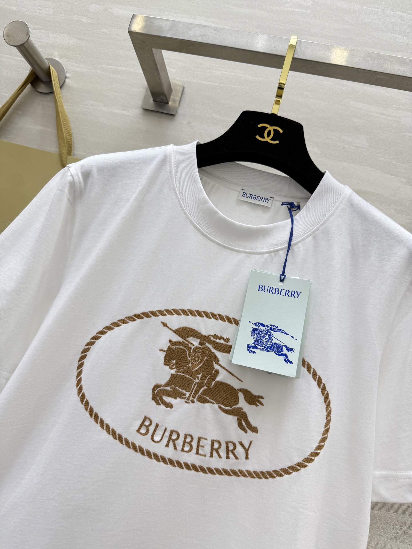 #Burberr♡²⁵新款logo战马刺绣🪡短袖T恤 高品质定制 现货首发size：S/M/L/XL/X
