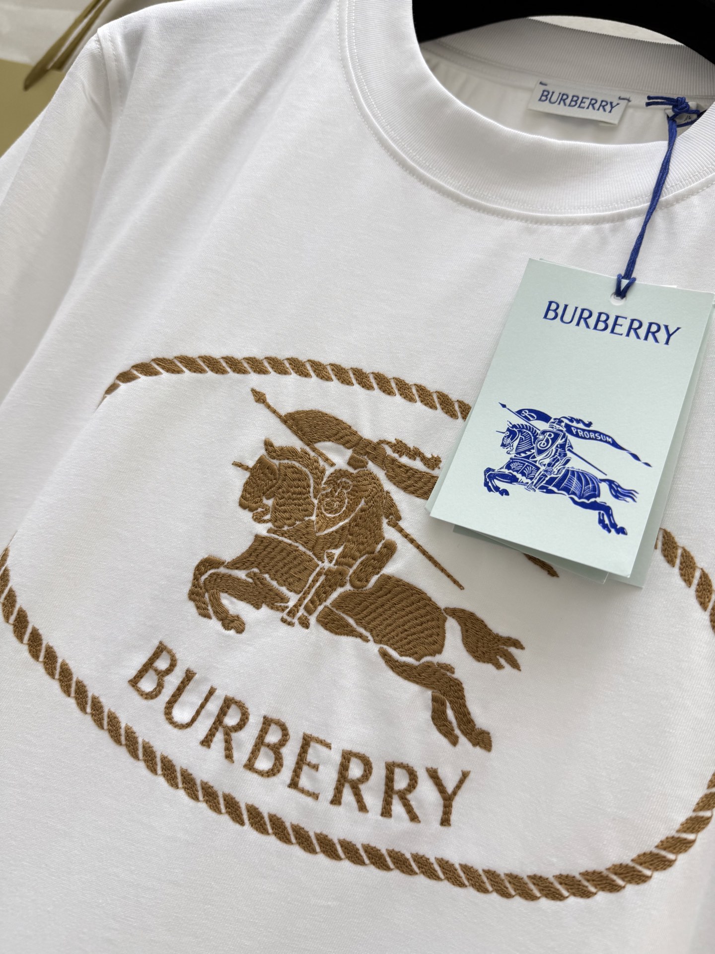 #Burberr♡²⁵新款logo战马刺绣🪡短袖T恤 高品质定制 现货首发size：S/M/L/XL/X