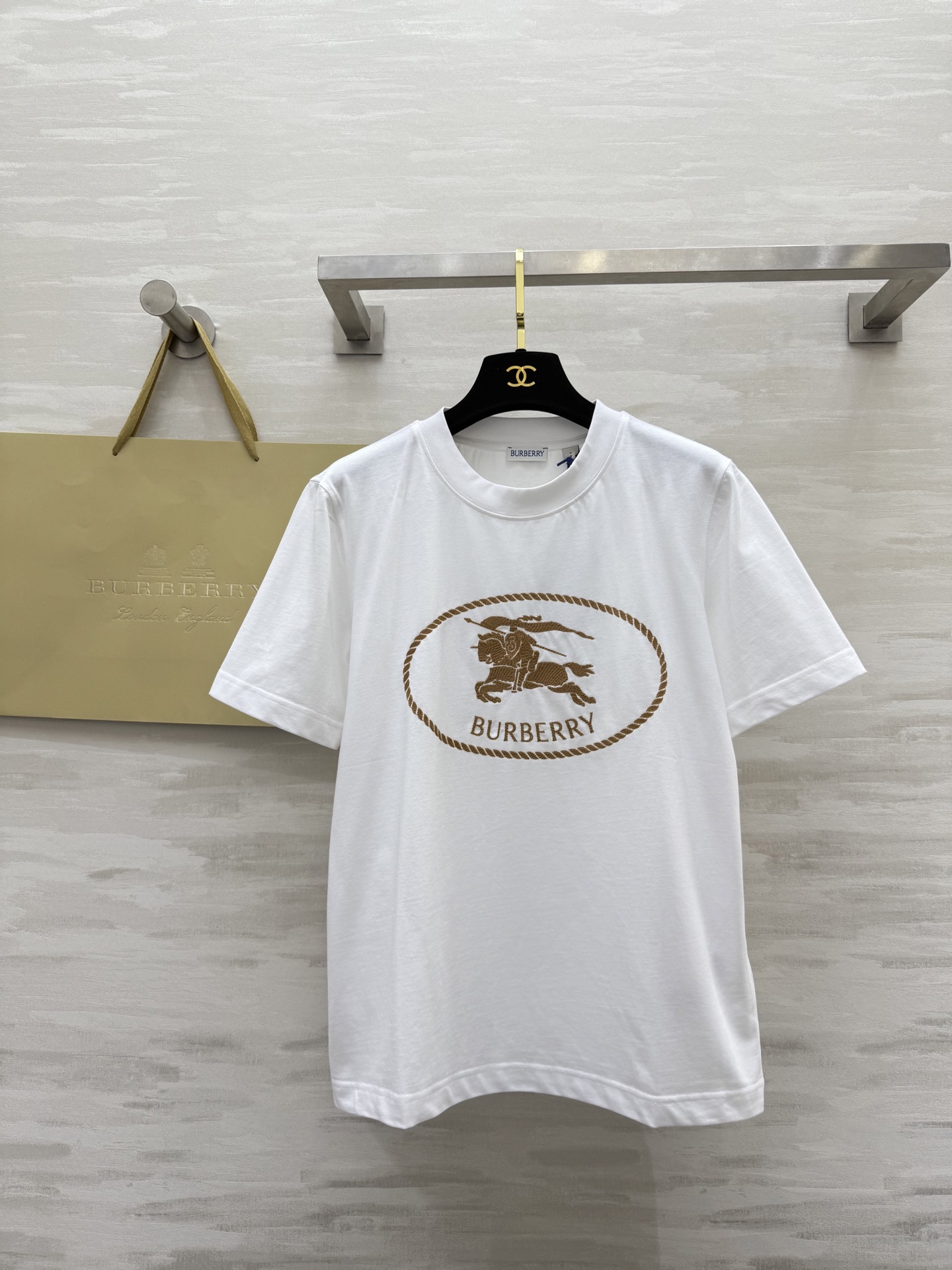 #Burberr♡²⁵新款logo战马刺绣🪡短袖T恤 高品质定制 现货首发size：S/M/L/XL/X