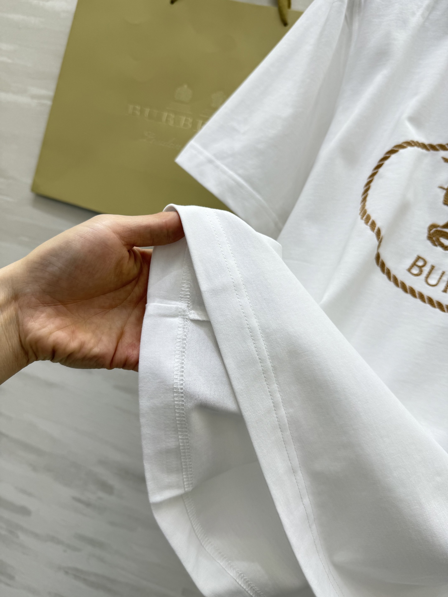 #Burberr♡²⁵新款logo战马刺绣🪡短袖T恤 高品质定制 现货首发size：S/M/L/XL/X