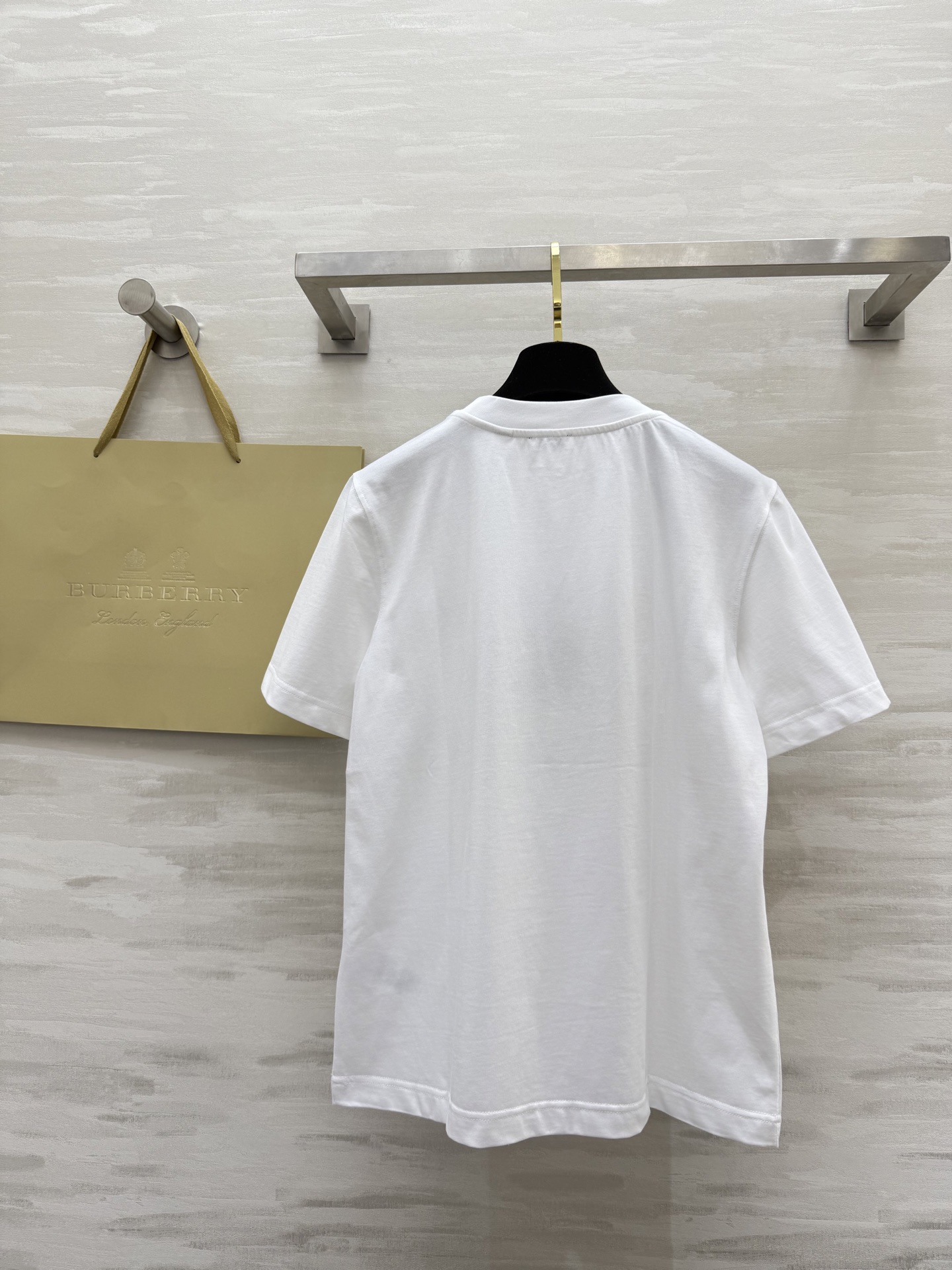 #Burberr♡²⁵新款logo战马刺绣🪡短袖T恤 高品质定制 现货首发size：S/M/L/XL/X