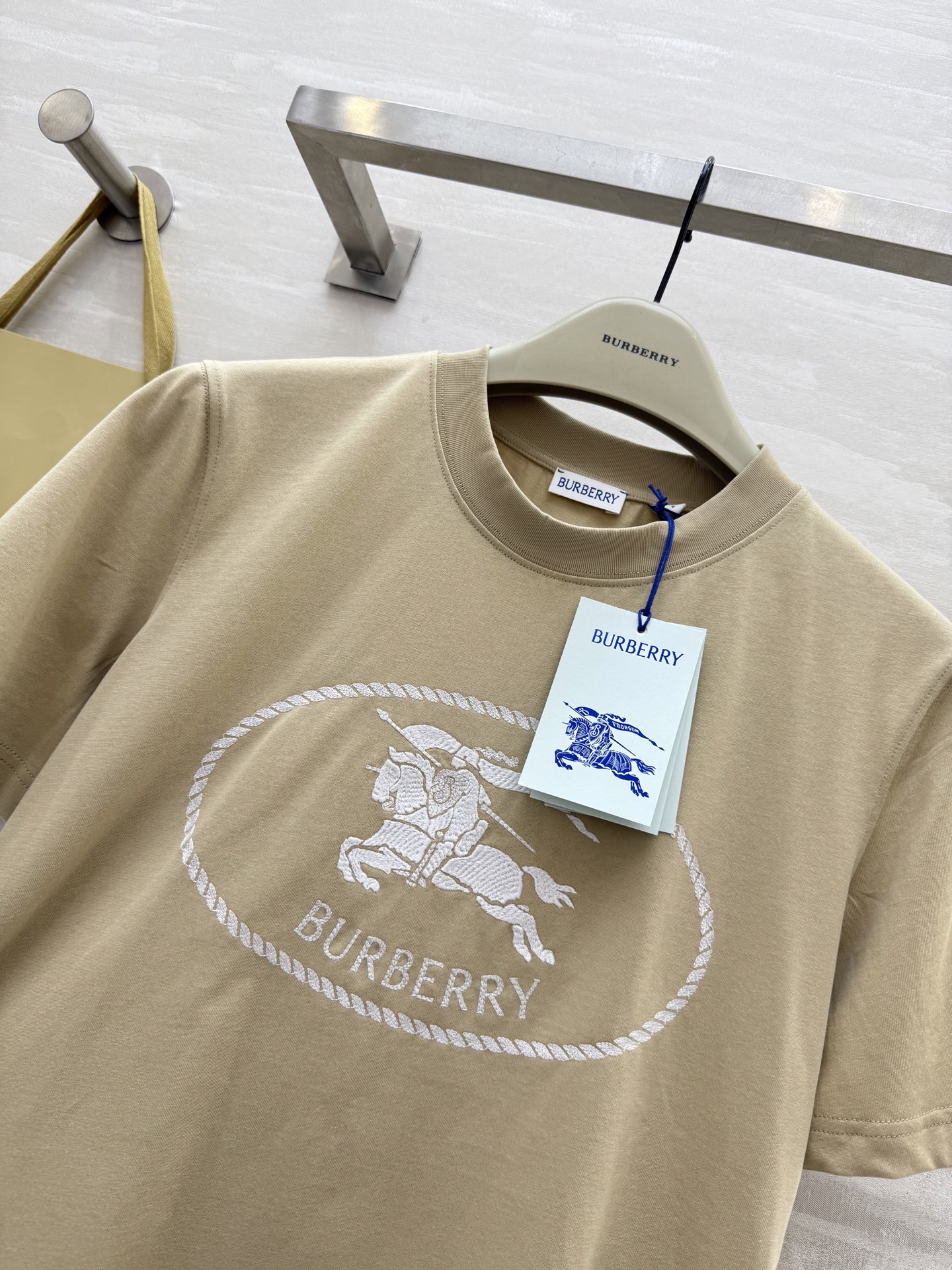 #Burberr♡²⁵新款logo战马刺绣🪡短袖T恤 高品质定制 现货首发size：S/M/L/XL/X