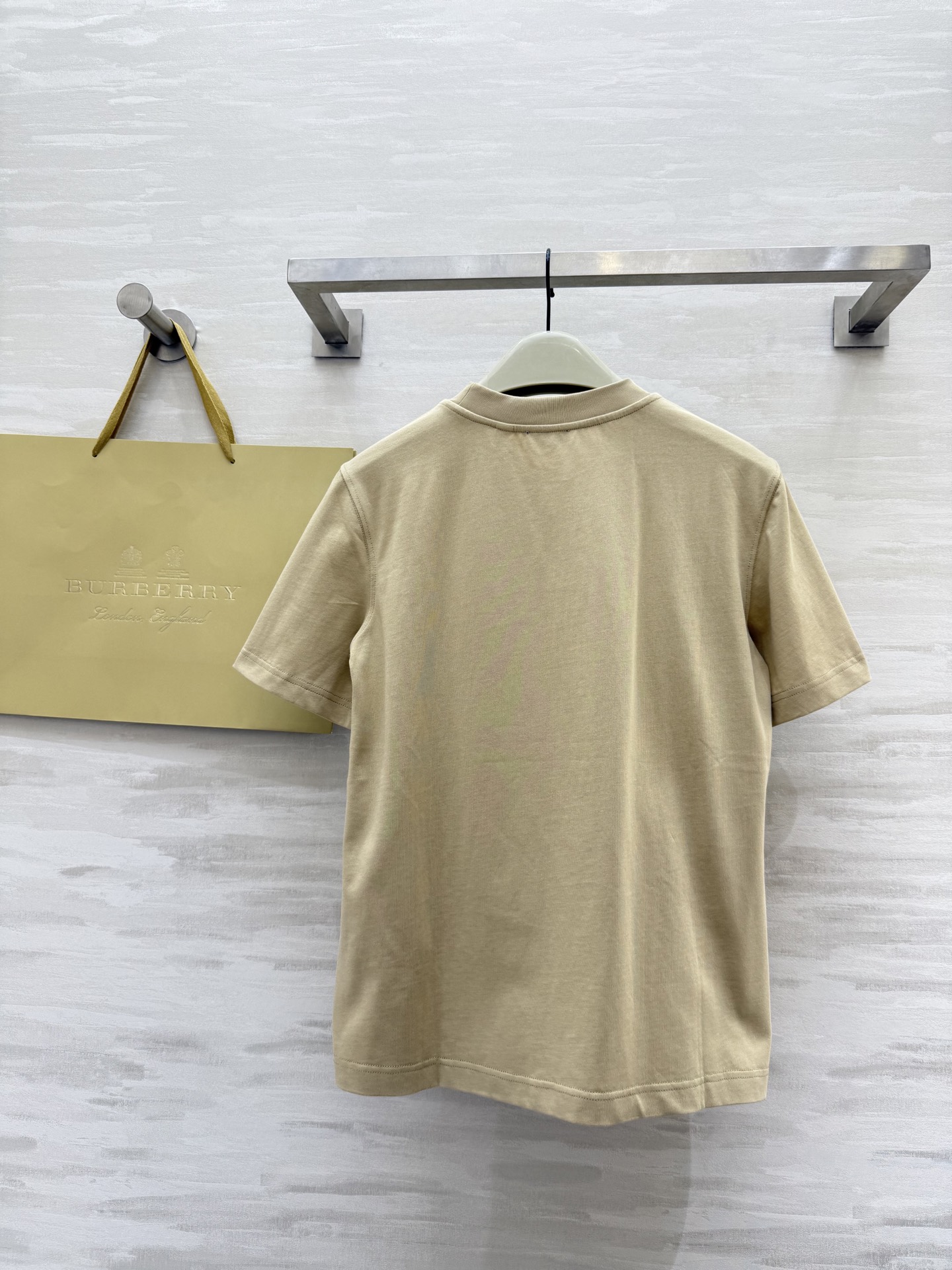 #Burberr♡²⁵新款logo战马刺绣🪡短袖T恤 高品质定制 现货首发size：S/M/L/XL/X